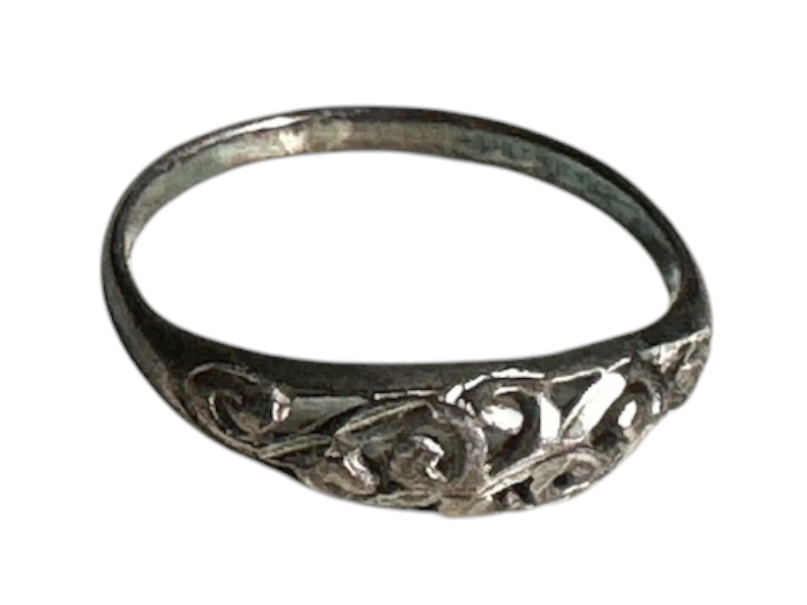 925 Sterling Filigree Ring Size 4 1/2: 925 Sterling Filigree Ring Size 4 1/2. .>>>>>>>>>>>>>>READ----READ----READ----Shipping for this lot is available ONLY THROUGH LIVEAUCTIONEERS/LIVESHIPPING. We advise all bidders to obtain a shipping e