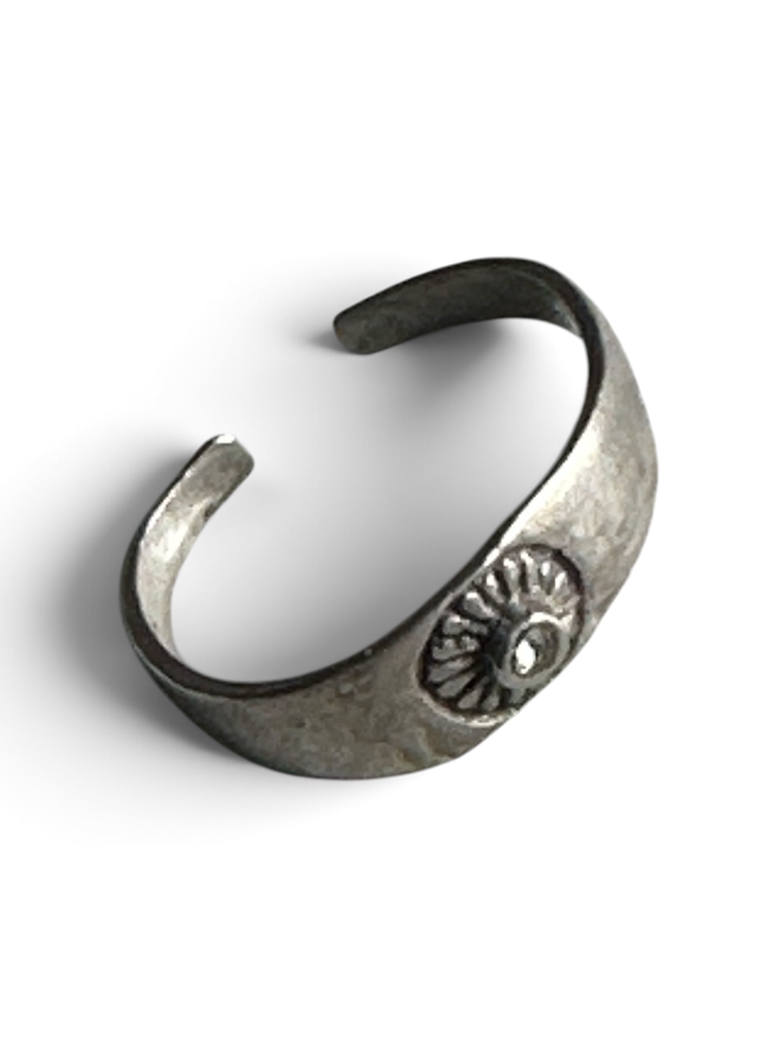 925 Sterling Open Back Ring Size 2 1/2: 925 Sterling Open Back Ring Size 2 1/2. .>>>>>>>>>>>>>>READ----READ----READ----Shipping for this lot is available ONLY THROUGH LIVEAUCTIONEERS/LIVESHIPPING. We advise all bidders to obtain a shipping