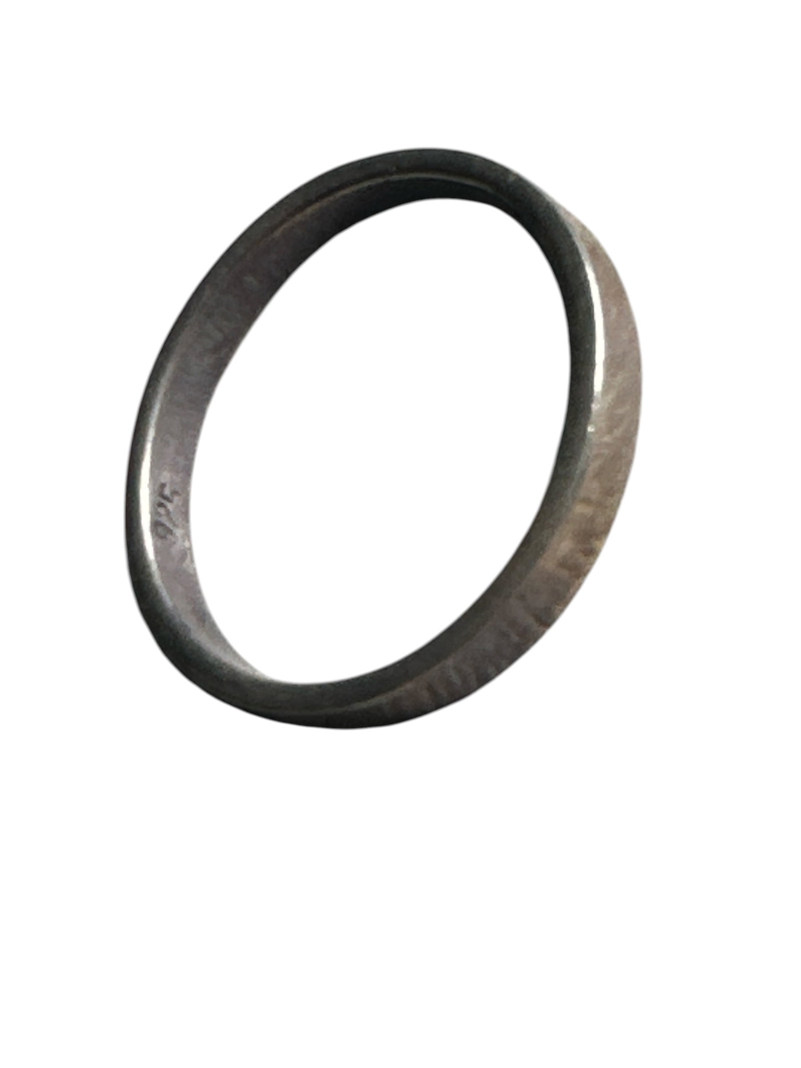 925 Sterling Band Ring Size 8 1/2+: 925 Sterling Band Ring Size 8 1/2+. .>>>>>>>>>>>>>>READ----READ----READ----Shipping for this lot is available ONLY THROUGH LIVEAUCTIONEERS/LIVESHIPPING. We advise all bidders to obtain a shipping