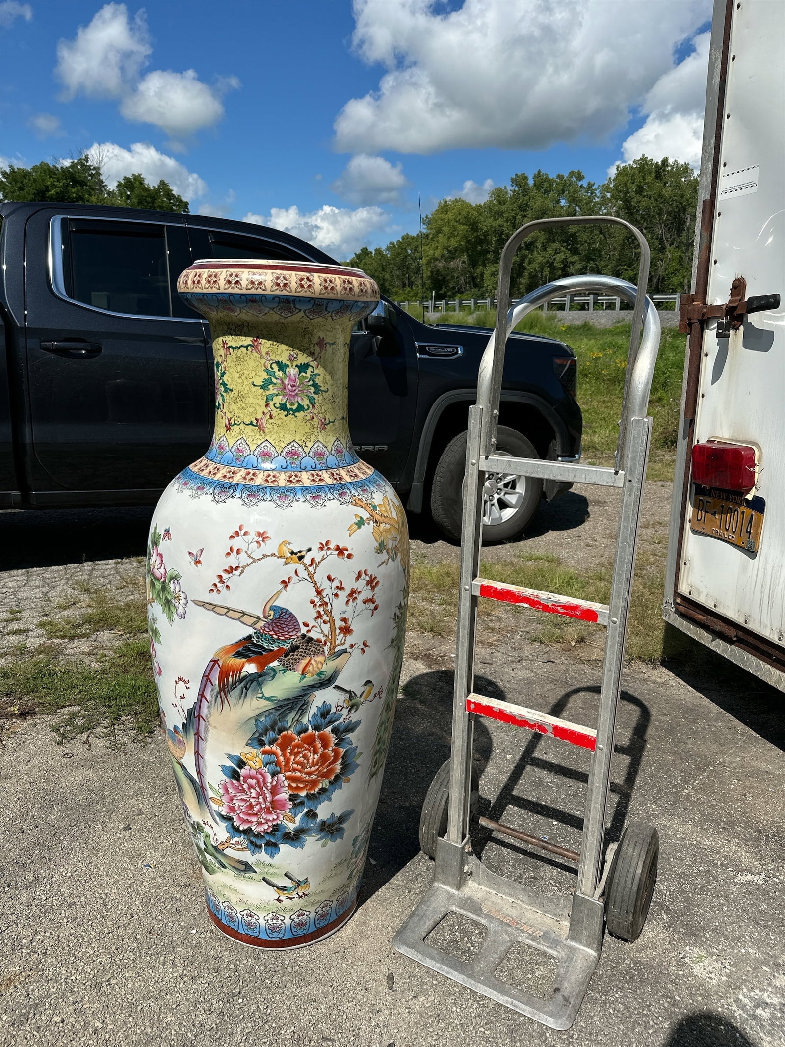 Large Porcelain Vase: Large Porcelain Vase. Approx 18” diameter and 50” tall. .>>>>>>>>>>>>>>READ----READ----READ----Shipping for this lot is available ONLY THROUGH LIVEAUCTIONEERS/LIVESHIPPING. We advise all