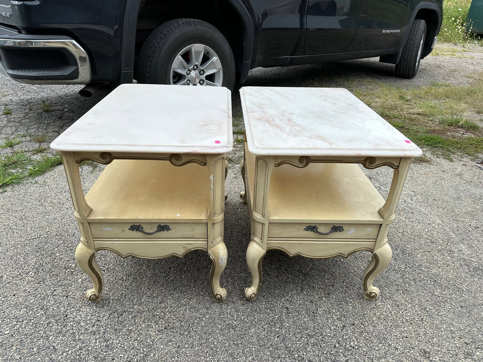 Pair WEIMAN Marble Top French Provincial Shabby Painted Night/End Stands: Pair WEIMAN Marble Top French Provincial Shabby Painted Night/End Stands. Marble tops made in Portugal. 22”tall 18”wide 26”front-to-back. .>>>>>>>>>>>>>>READ----READ----READ----Shipp