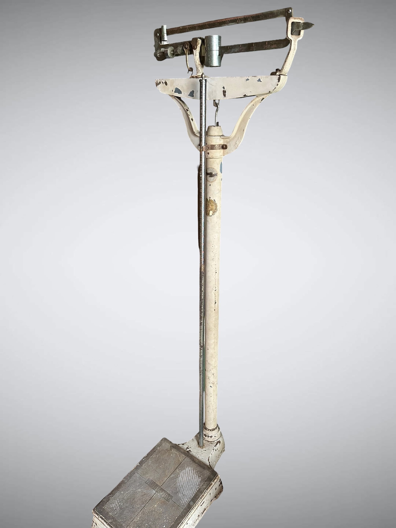 Vintage Fairbanks Doctor’s Scales: Vintage Fairbanks Doctor’s Scales. Includes height measuring rod. 60”tall x 19”wide x 23”front-to-back. .>>>>>>>>>>>>>>READ----READ----READ----Shipping for this lot is available ON