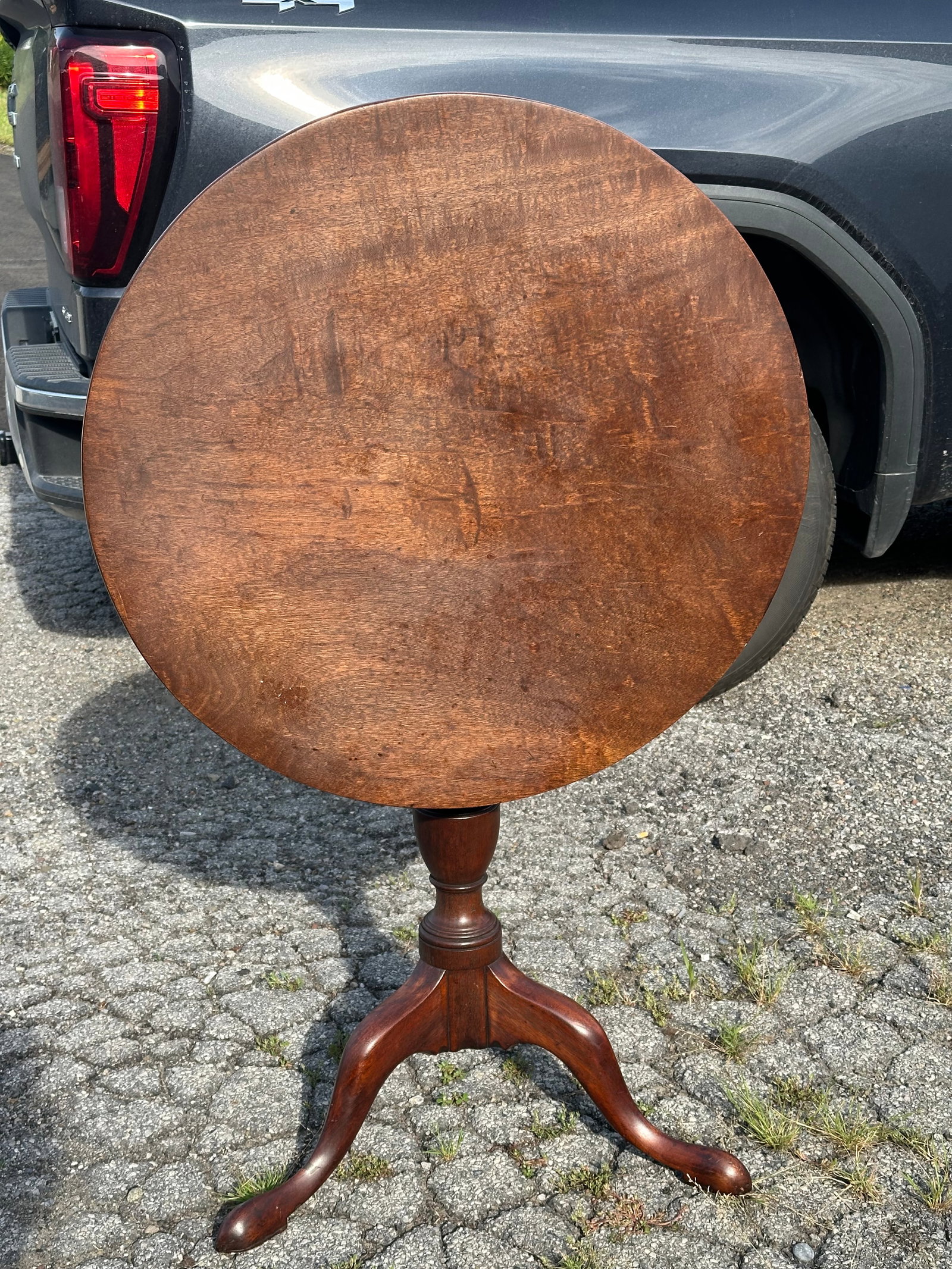 Vintage Tilt-top Table 27 1/2”diameter: Vintage Tilt-top Table. 27 1/2”diameter. 29 1/2”tall down. 44 1/2”up. .>>>>>>>>>>>>>>READ----READ----READ----Shipping for this lot is available ONLY THROUGH LIVEAUCTIONEERS/LIVESHIPP