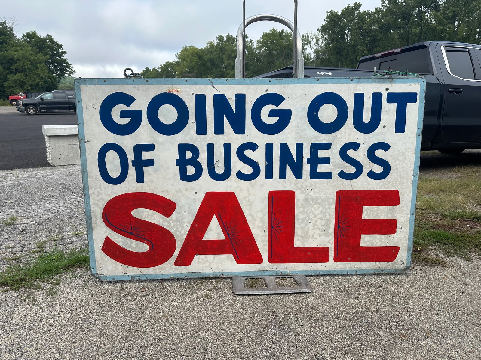 Vintage Sign Metal on Wood Frame “Going Out Of Business SALE”: Vintage Sign Metal on Wood Frame “Going Out Of Business SALE”. Painted. 60 1/2”wide x 36 1/2”tall x 1 1/2”thick. .>>>>>>>>>>>>>>READ----READ----READ----Shipping for this lot 