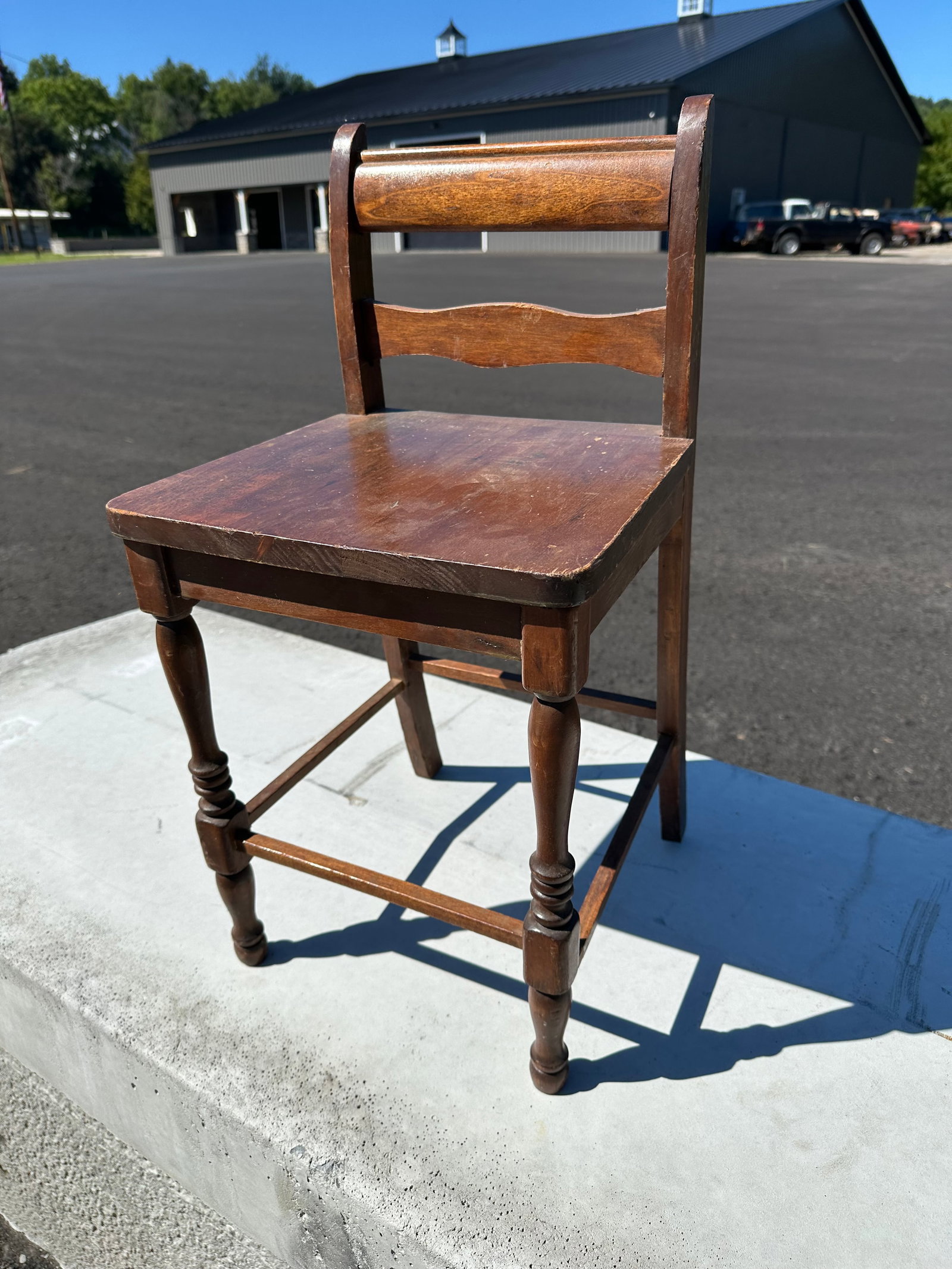 Vintage Child’s ‘High’ Chair w/ Turned Spindle Legs: Vintage Child’s ‘High’ Chair w/ Turned Spindle Legs. 25 1/2”tall x 13 1/4”wide x 12 1/2”front-to-back. .>>>>>>>>>>>>>>READ----READ----READ----Shipping for this lot is available