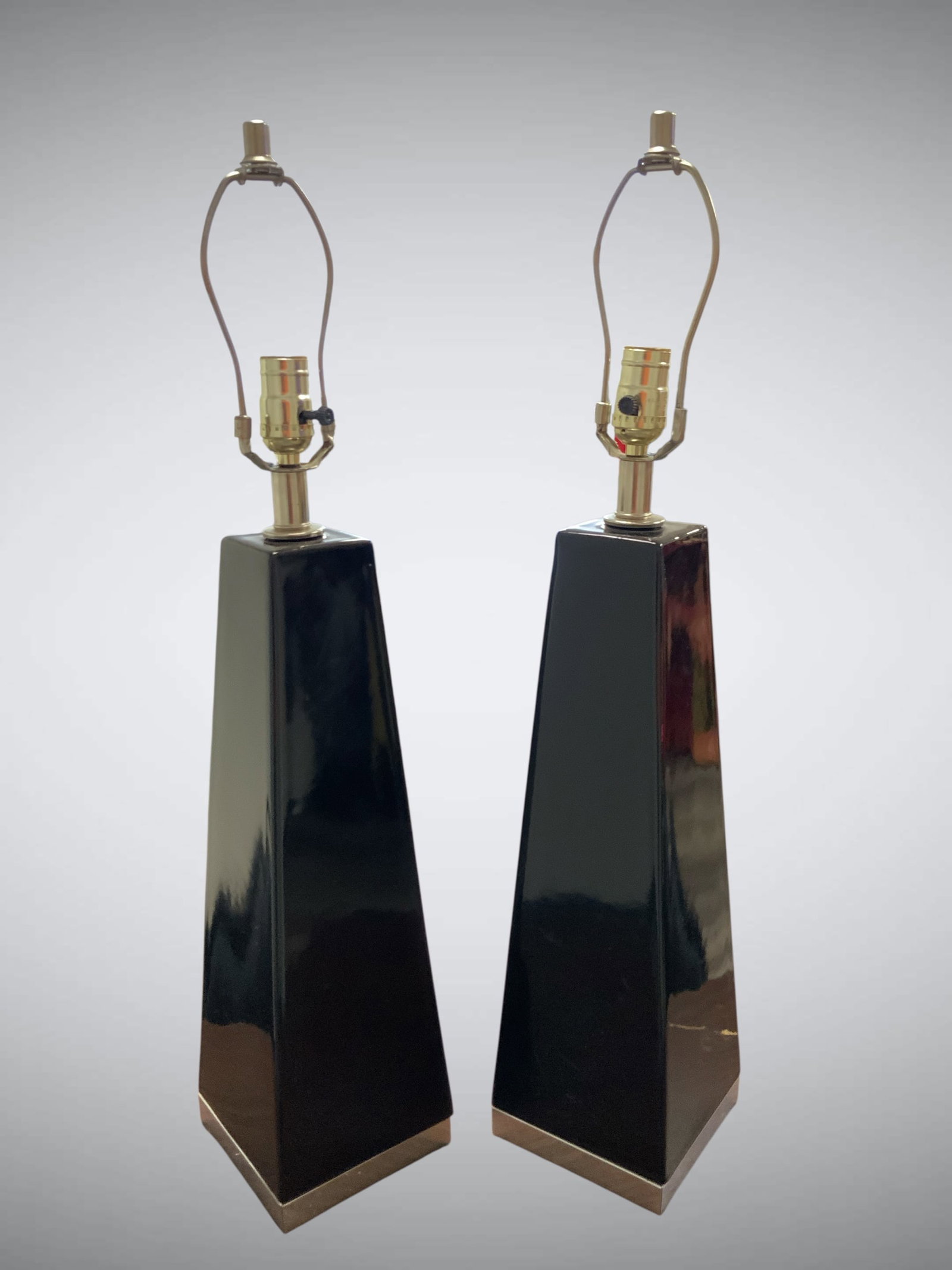 Pair MCM Regency-style Pyramid TABLE LAMPS Black with Chrome/Metallic Base Accents: Pair MCM Regency-style Pyramid TABLE LAMPS Black with Chrome/Metallic Base Accents. Three-way switch. 23”tall to top of socket x 5 1/2” square bases. .>>>>>>>>>>>>>>READ----READ----READ---