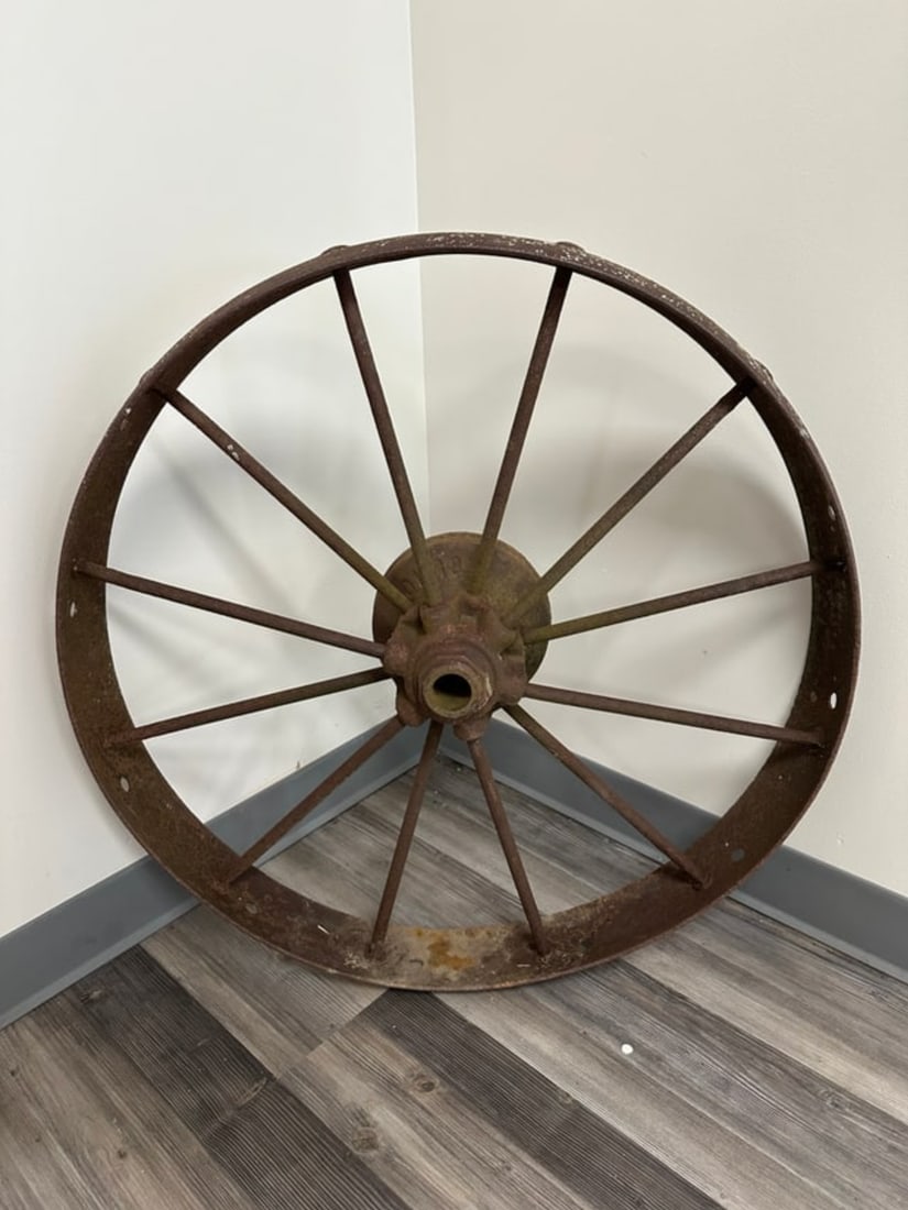Vintage Iron Wagon or Implement Wheel Spoke Design P01618 IH (1 of 5)