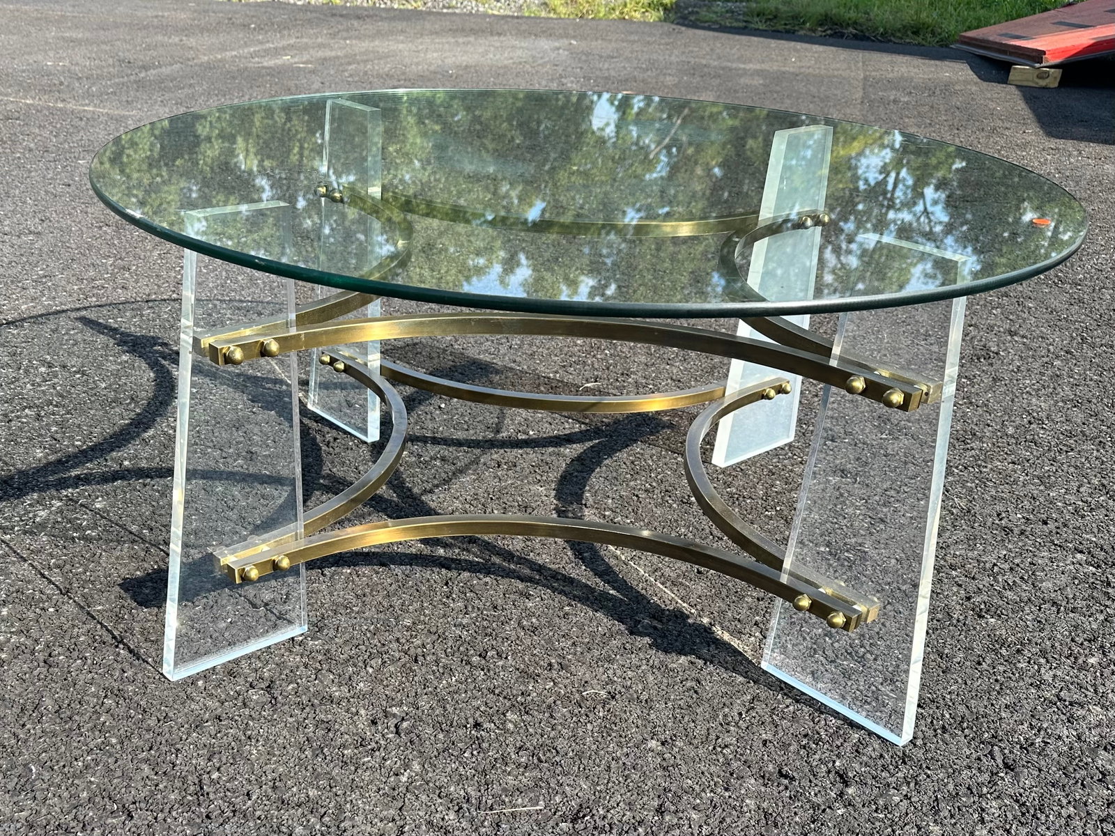 MCM Charles Hollis Jones Style Brass Acrylic and Glass Coffee Table: MCM Charles Hollis Jones Style Brass Acrylic and Glass Coffee Table. 16 1/2”tall x 36”diameter. .>>>>>>>>>>>>>>READ----READ----READ----Shipping for this lot is available ONLY THROUGH LIVEA