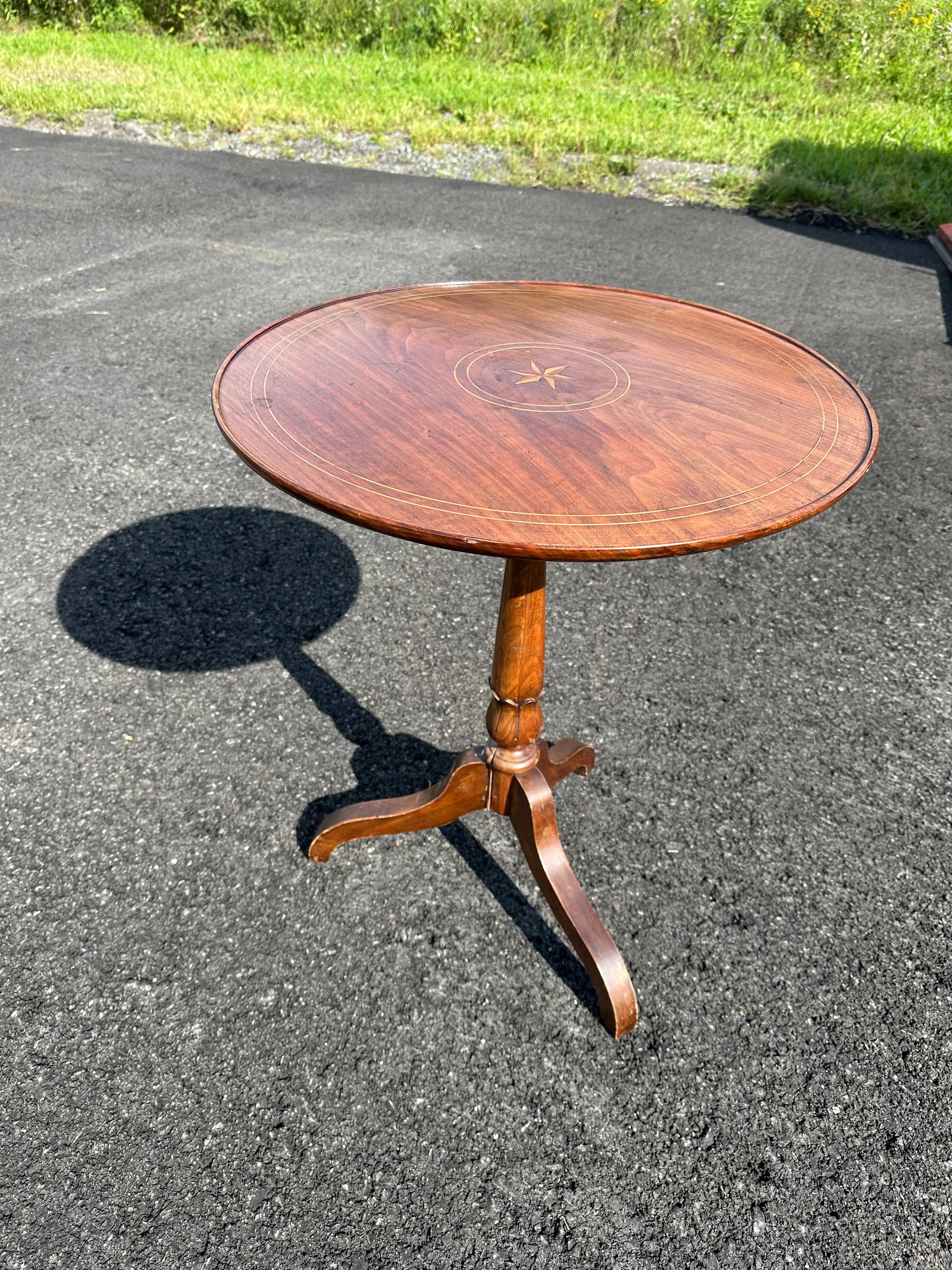 Vintage Tripod Tilt-top Table with Inlay Decor: Vintage Tripod Tilt-top Table with Inlay Decor. 24”diameter x 43’tall(up) 29 1/2”(down). .>>>>>>>>>>>>>>READ----READ----READ----Shipping for this lot is available ONLY THROUGH LIVEAUCTIO
