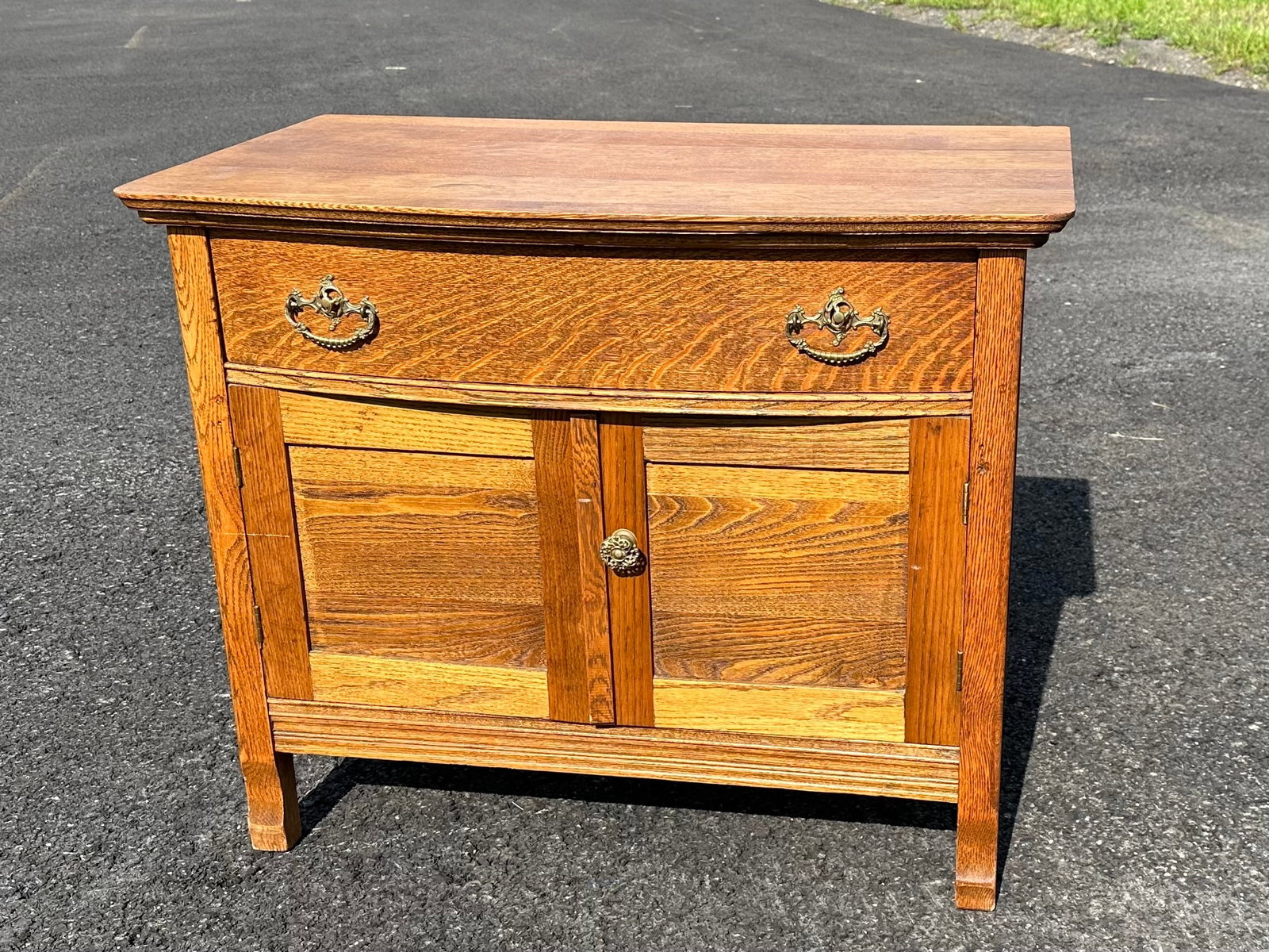 Vintage Larkin Oak Wash Stand Single Drawer, Two Door w/ Brass Hardware: Vintage Larkin Oak Wash Stand Single Drawer, Two Door w/ Brass Hardware. Measurements to follow .>>>>>>>>>>>>>>READ----READ----READ----Shipping for this lot is available ONLY THROUGH LIVEAUCTIONEERS/L