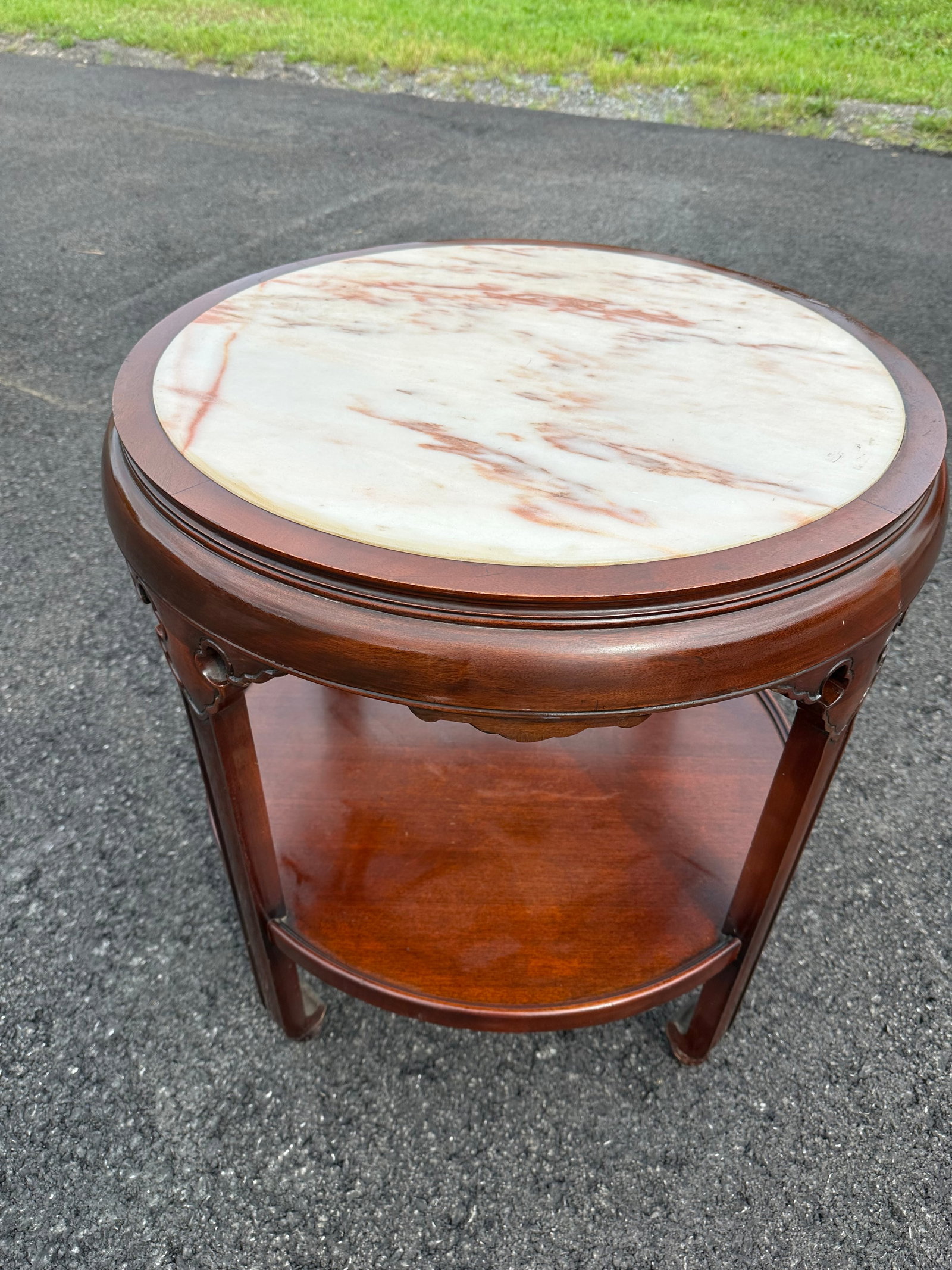 Vintage Round Accent Table With Inset White/reddish-pink Marble Top: Vintage Round Accent Table With Inset White/reddish-pink Marble Top. Has an open bottom shelf. 30”tall x 28”diameter. .>>>>>>>>>>>>>>READ----READ----READ----Shipping for this lot is availa