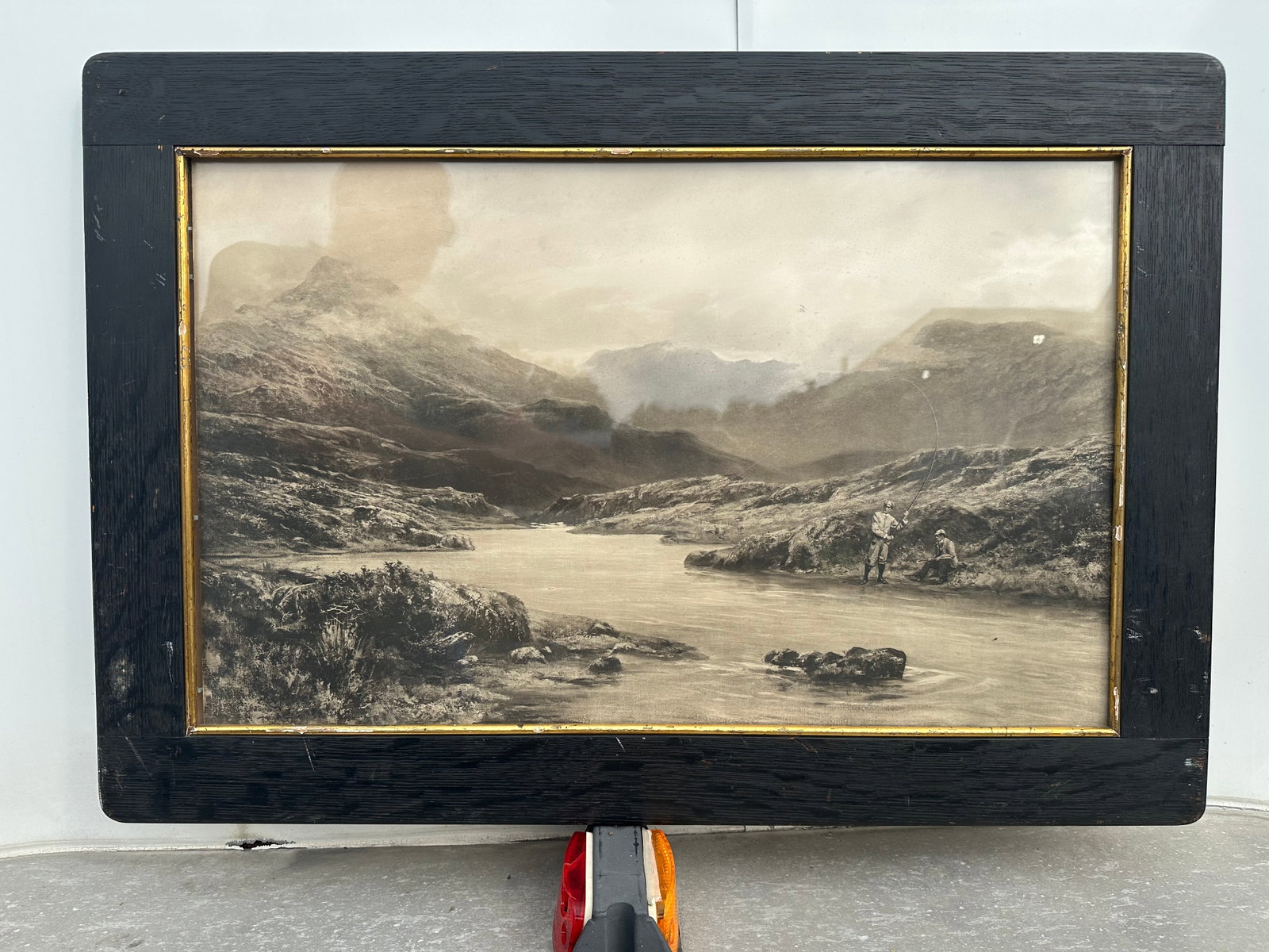 Vintage Oak Framed Creek Fishing Print: Vintage Oak Framed Creek Fishing Print. 21”tall x 30”wide. .>>>>>>>>>>>>>>READ—-READ—-READ—-Shipping for this lot is available ONLY THROUGH LIVEAUCTIONEERS/LIVESHIPPING. We advise al