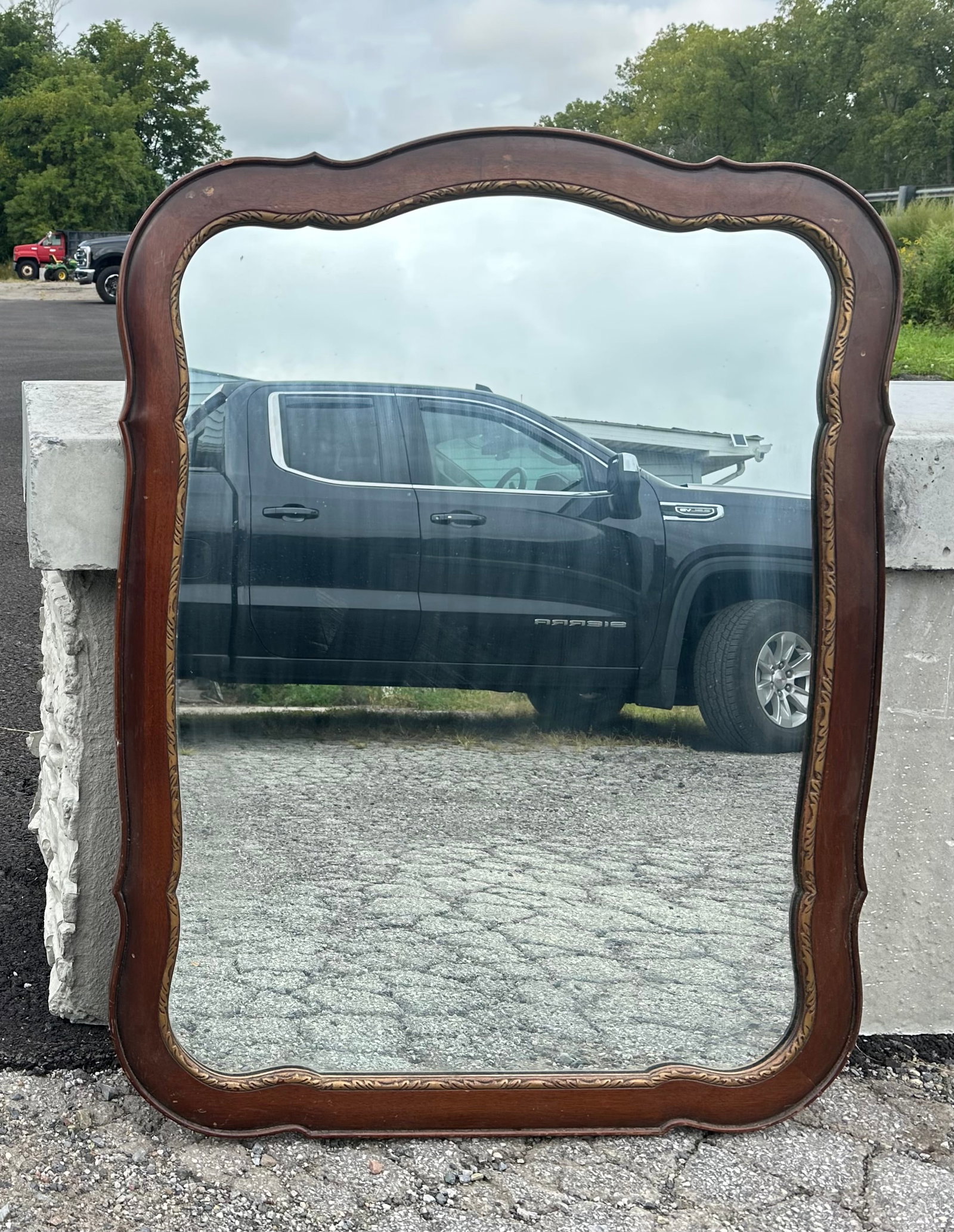 Vintage French Provincial Style Wall Mirror Scalloped Frame with Inner Brass-tone Metal Detail: Vintage French Provincial Style Wall Mirror Scalloped Frame with Inner Brass-tone Metal Detail. 43”tall x 32 1/2”wide. .>>>>>>>>>>>>>>READ—-READ—-READ—-Shipping for this lot is avail
