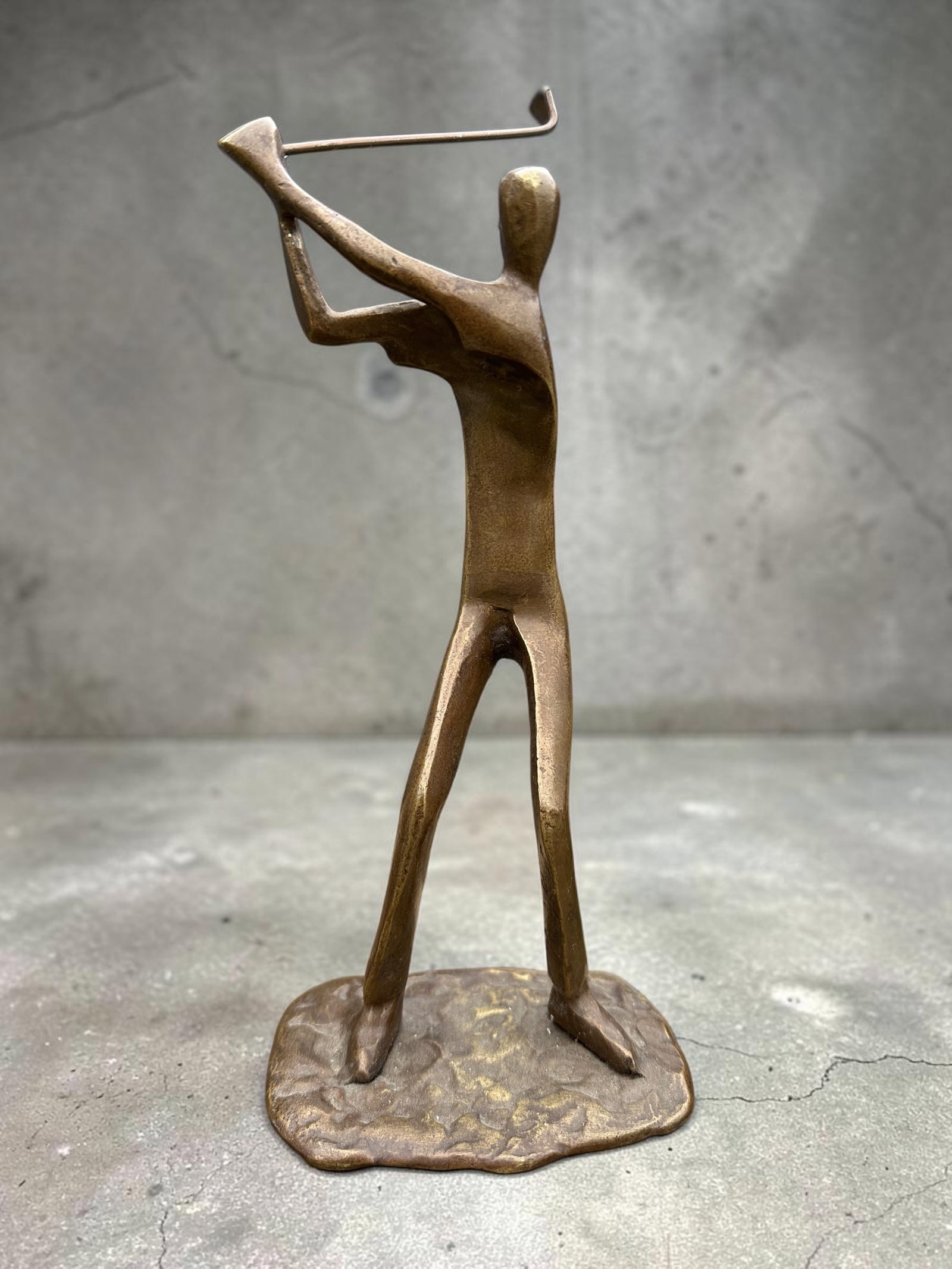 Bronze Golfer Mid-swing Statue: Bronze Golfer Mid-swing Statue. Nonmagnetic. 10”tall. .>>>>>>>>>>>>>>READ—-READ—-READ—-Shipping for this lot is available ONLY THROUGH LIVEAUCTIONEERS/LIVESHIPPING. We advise all bidders t