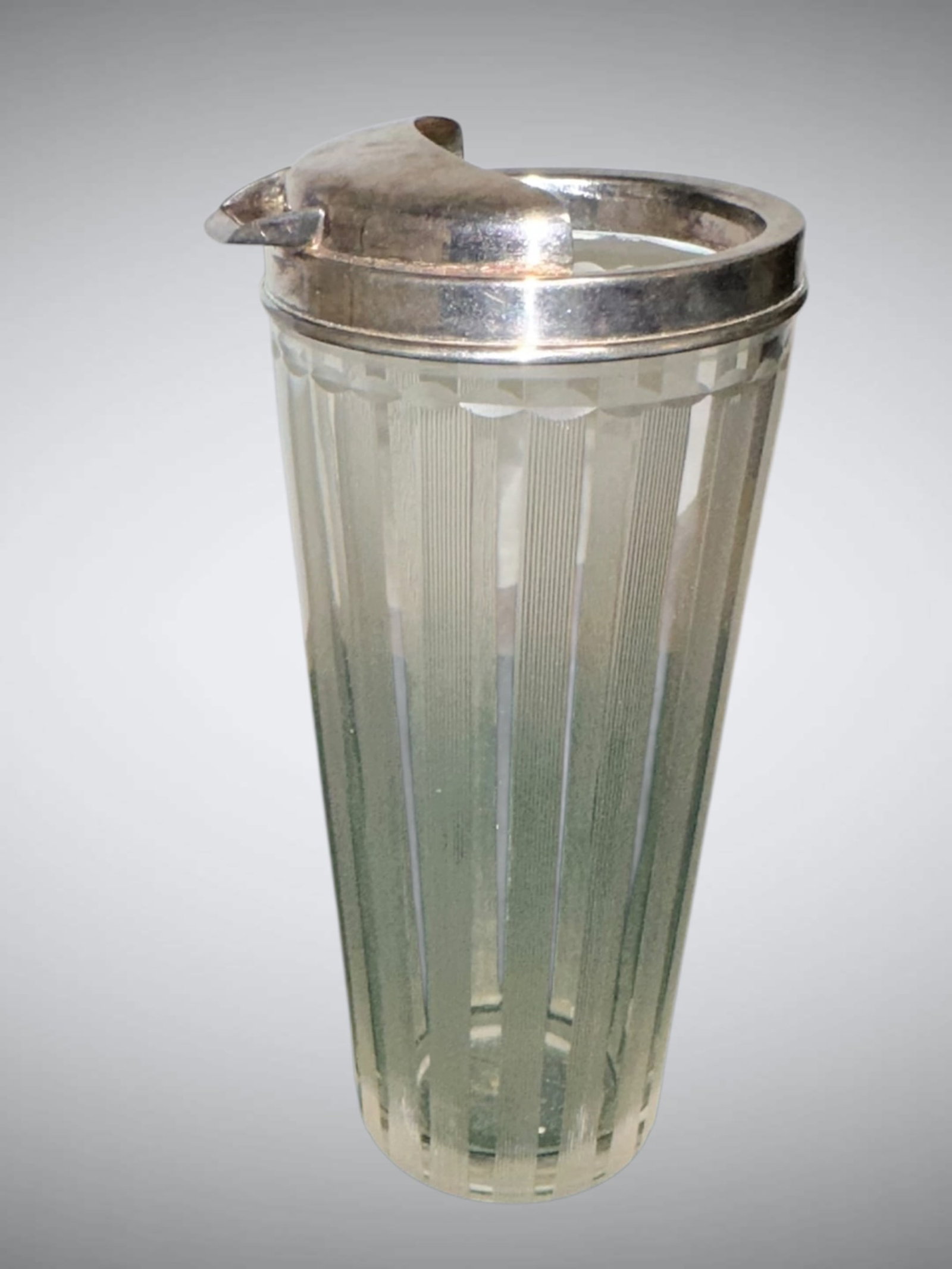 Art Deco Ribbed Glass and Metal(may be silver plate) Pouring Collar: Art Deco Ribbed Glass and Metal(may be silver plate) Pouring Collar. Glass sitirring rod included. 9"tall. .>>>>>>>>>>>>>>READ—-READ—-READ—-Shipping for this lot is available ONLY THROUGH