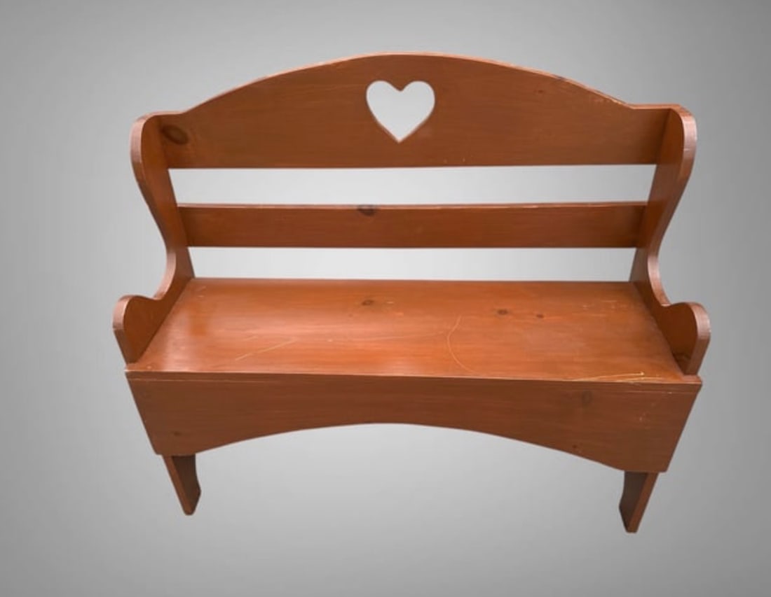 Pine Entryway Bench w/ Heart Cutout: Pine Entryway Bench w/ Heart Cutout. Has a few scratches scattered around. 12 1/2" x 35 1/4"w x 33 1/2"t. . >>>>>>>>>>>>>>READ—-READ—-READ—-Shipping for this lot is available ONLY THROUGH LIVEAU