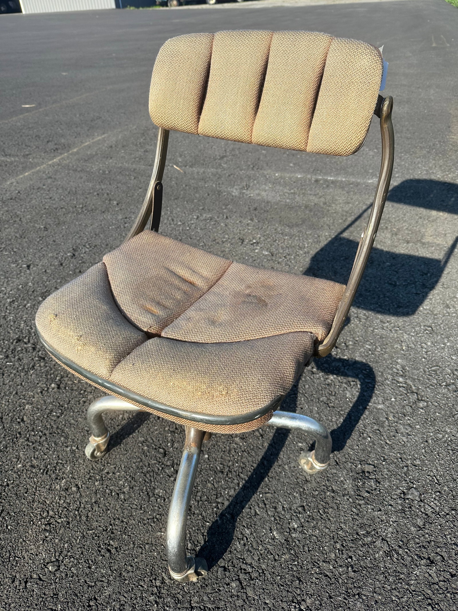 Early to Mid-century Do/More Rolling Swivel Office Desk Chair: Early to Mid-century Do/More Rolling Swivel Office Desk Chair. Heavy, sturdy, ready to go to work. Upholstery is worn. 32"tall x 18"wide x 14"front-to-back..>>>>>>>>>>>>>>READ—-READ—-READ—-Shipp