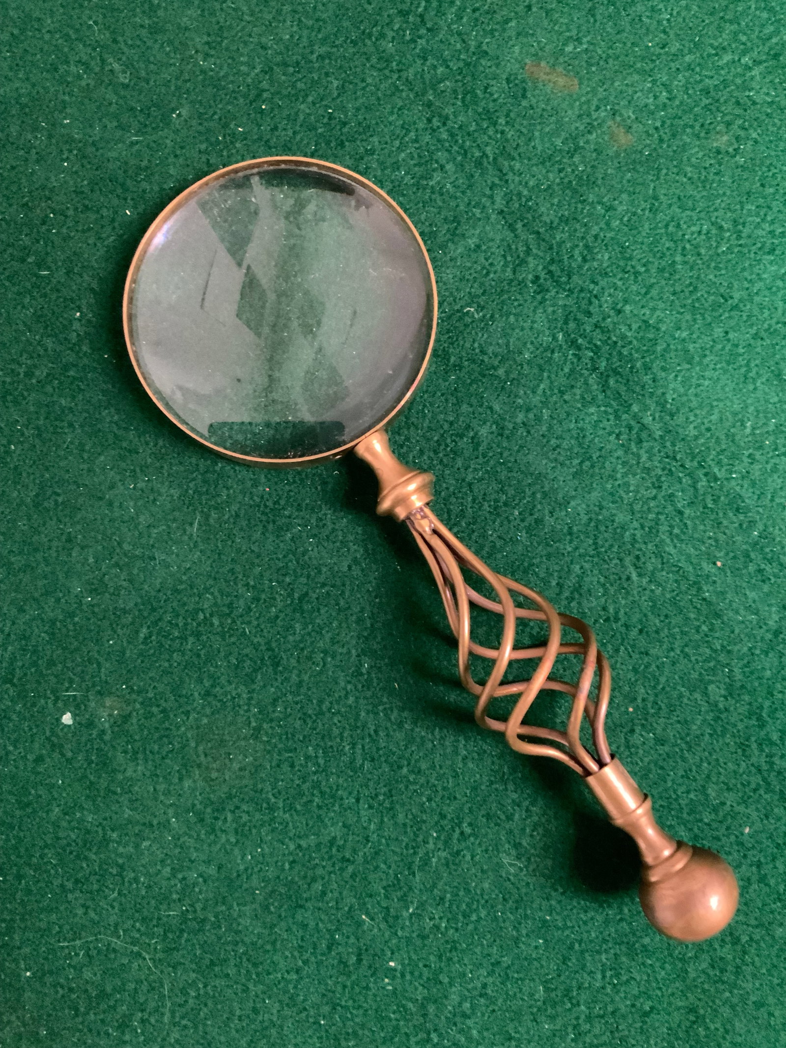 Vintage Brass Handheld Open Spiral Handle Magnifier: Vintage Brass Handheld Open Spiral Handle Magnifier 11 1/4"long. .>>>>>>>>>>>>>>READ—-READ—-READ—-Shipping for this lot is available ONLY THROUGH LIVEAUCTIONEERS/LIVESHIPPING. We advise all bidd
