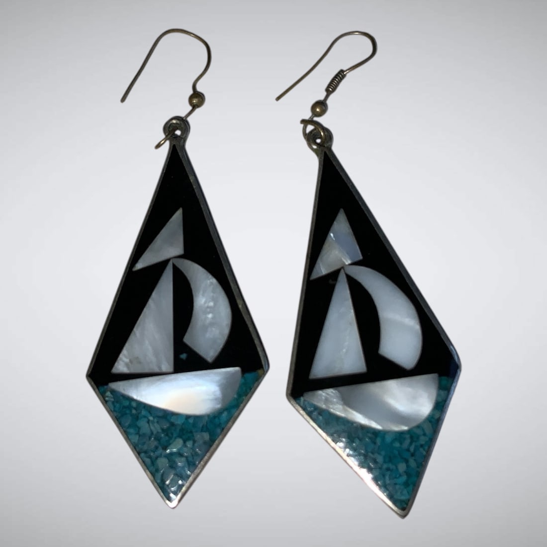 Diamond-shaped Alpaca Mexico ‘Silver’ Earrings: GET A SHIPPING QUOTE BEFORE YOU BID. . Diamond-shaped Alpaca Mexico ‘Silver’ Earrings. Inlaid Mother of Pearl or Abalone. Also featuring inlaid turquoise or Stonewash. ..>>>>>>>>>>>>>>READ----READ
