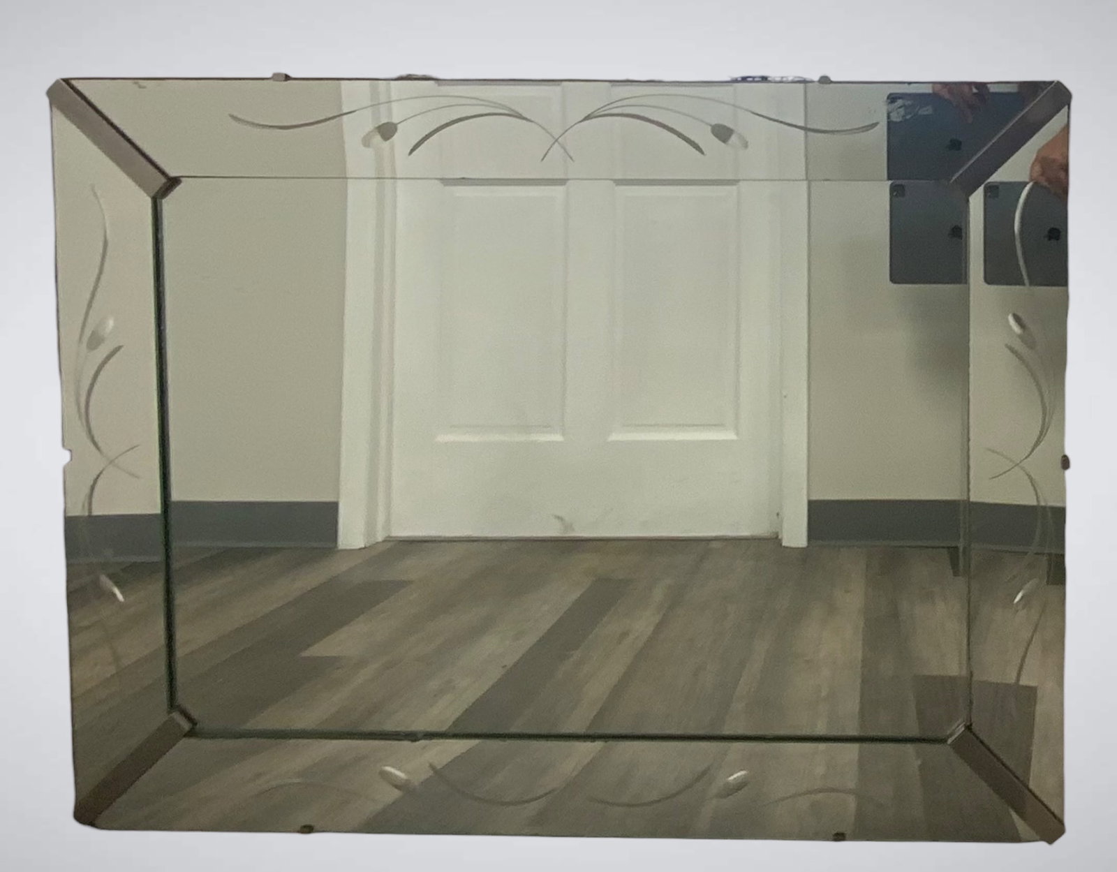 Large Venetian Style Mirror: GET A SHIPPING QUOTE BEFORE YOU BID. Large Venetian Style Mirror. 31" x 41” ..>>>>>>>>>>>>>>READ----READ----READ----Shipping for this lot is available ONLY THROUGH LIVEAUCTIONEERS/LIVESHIPPING. 
