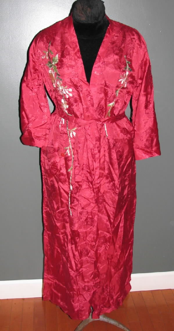 Beautiful Embroidered Silk Japanese Kimono WWII