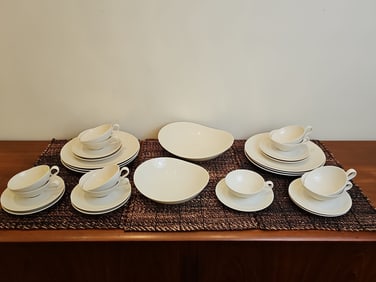 Eva Zeisel Castleton China Porcelain "Museum Dinner Service" Total Pieces 30