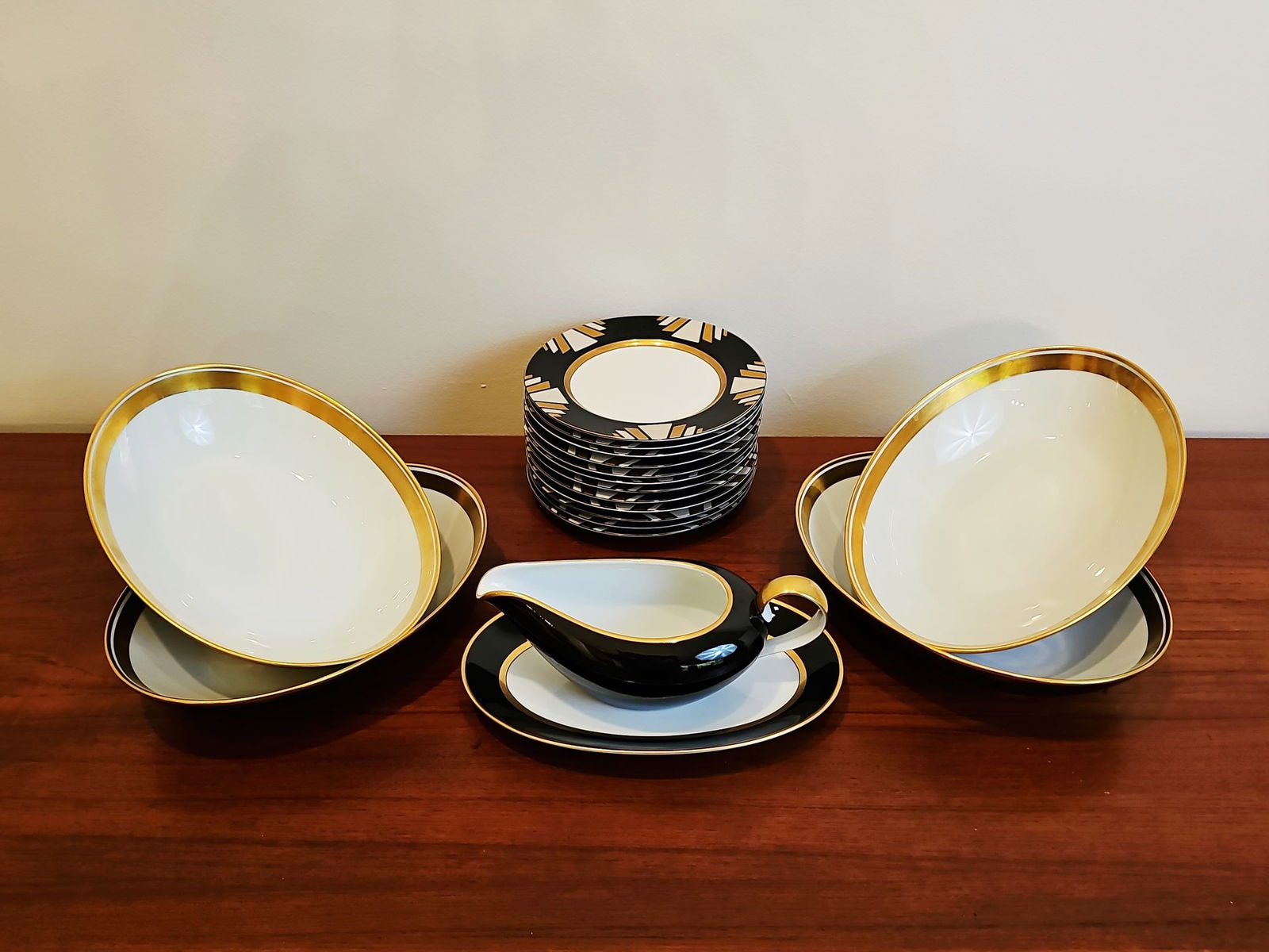 Fitz And Floyd- MCMLXXIII - FF26 "Renaissance" China 18 Pieces: Fitz And Floyd- MCMLXXIII - FF26 "Renaissance" China 18 Pieces Total. Made In Japan. BY BIDDING ON ANY ITEM, ALL BIDDERS ARE ENTERING INTO A CONTRACT AND AGREE TO ABIDE BY AND A