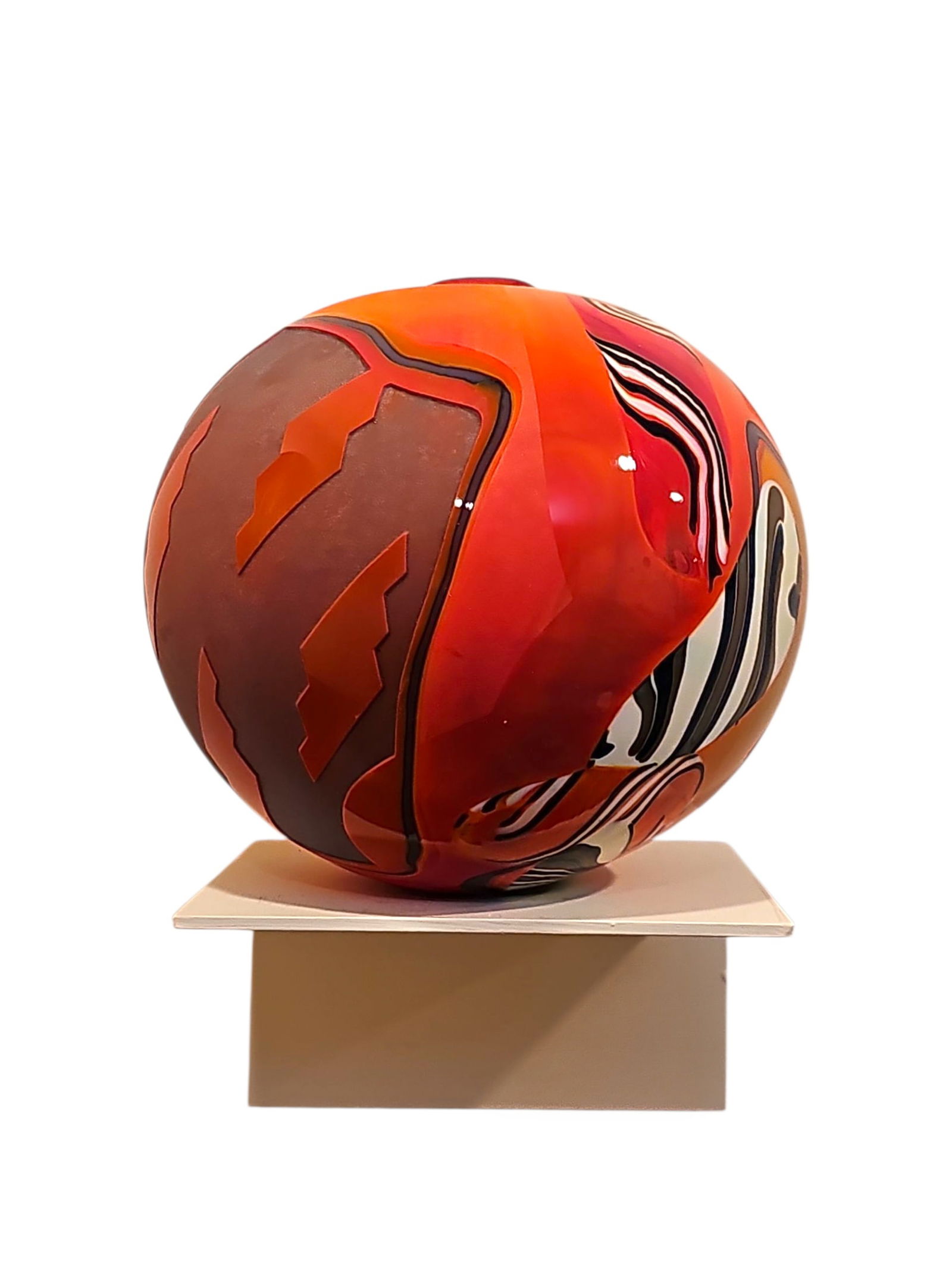 George Thiewes Hand-Blown Studio Art Glass Vase 6"H X 6"DIA: George Thiewes Hand-Blown Studio Art Glass Vase 6"H X 6"DIA. The work does not appear to bear a visible artist’s signatureThiewes is a recognized voice in the American Studio Glass movement, which c