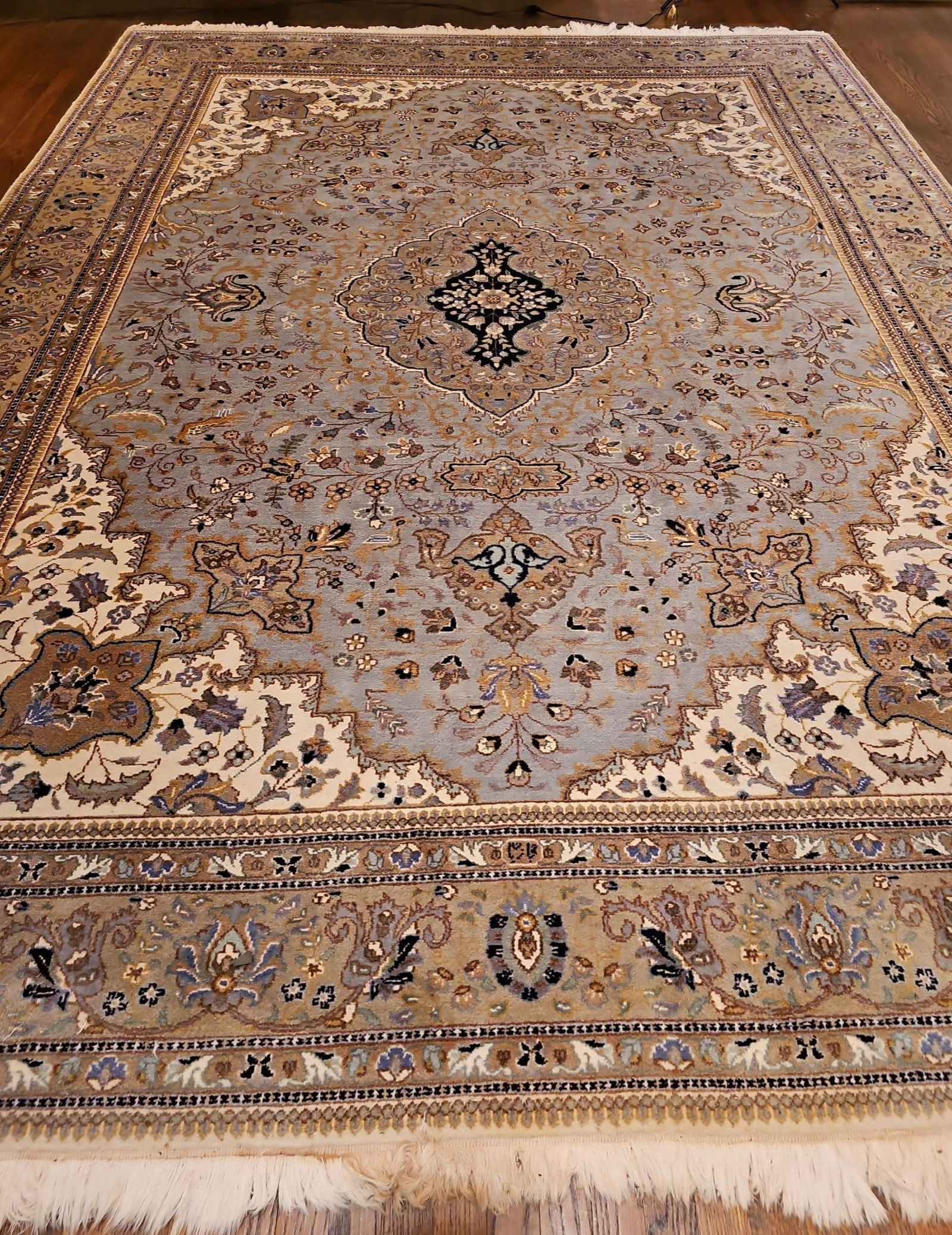 Beautiful Hand Made Iranian Floral Rug - 100% Wool 11.11"L X 8.8"W (1 of 17)