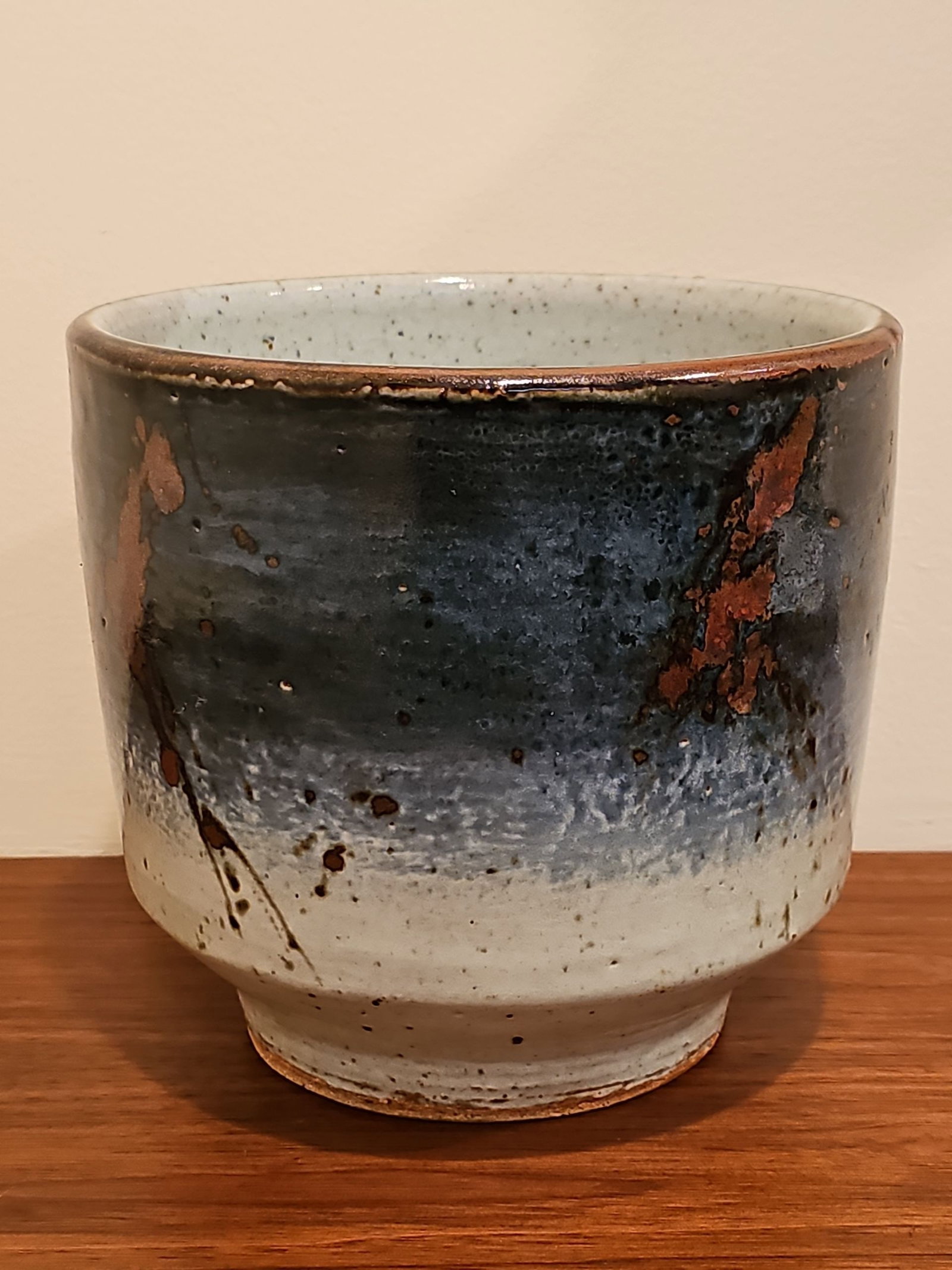 Soda Fired Stoneware Pottery Planter With A Tenmoku Glaze. Sign On The Bottom.: Soda Fired Stoneware Pottery Planter With A Tenmoku Glaze. Sign On The BottomBY BIDDING ON ANY ITEM, ALL BIDDERS ARE ENTERING INTO A CONTRACT AND AGREE TO ABIDE BY AND ACCEPT THESE TERMS OF SALE. PLEA