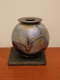 Vintage Peter Vanderlaan Art Glass Vase - Signed Measures: 5.5"H X 6"W