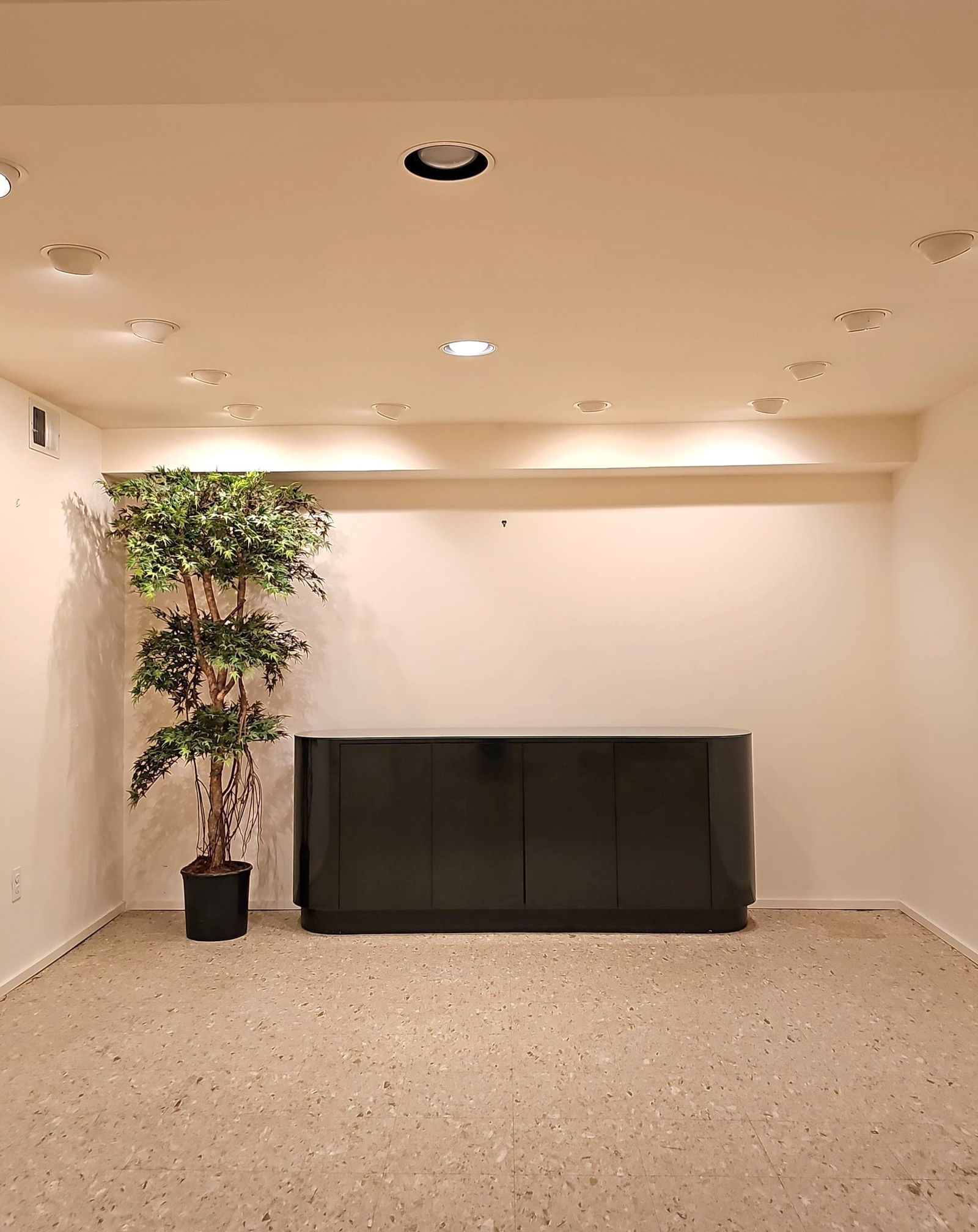 Mid-Century Modern Milo Baughman Style Black Lacquer Credenza: Mid-Century Modern Milo Baughman Style Black Lacquer Credenza With Glass On The Top BY BIDDING ON ANY ITEM, ALL BIDDERS ARE ENTERING INTO A CONTRACT AND AGREE TO ABIDE BY AND AC