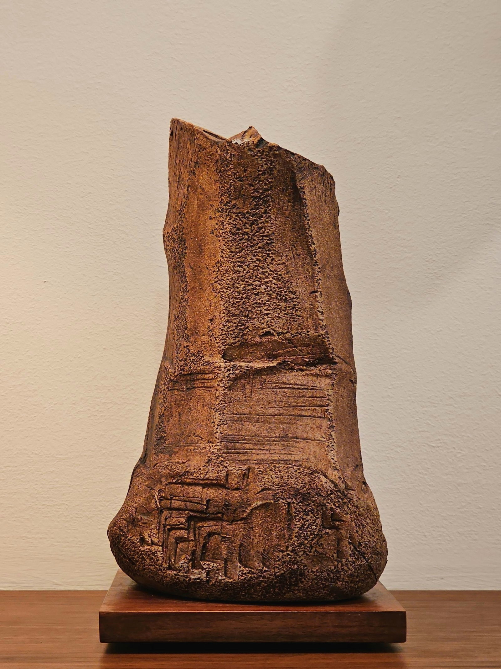 Abstract Ceramic Sculptural Vase10.5"H X 5"W: Abstract Ceramic Sculptural Vase10.5"H X 5"WBY BIDDING ON ANY ITEM, ALL BIDDERS ARE ENTERING INTO A CONTRACT AND AGREE TO ABIDE BY AND ACCEPT THESE TERMS OF SALE. PLEASE READ THE TERMS AND CONDITIONS 