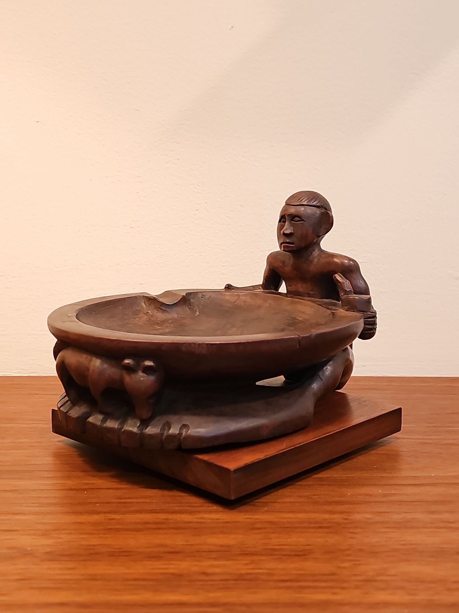 Antique African Carved Wood Ashtray: Antique African Carved Wood Ashtray 5"H X 7.5"W BY BIDDING ON ANY ITEM, ALL BIDDERS ARE ENTERING INTO A CONTRACT AND AGREE TO ABIDE BY AND ACCEPT THESE TERMS OF SALE. PLEASE READ THE TERMS AND CONDITI