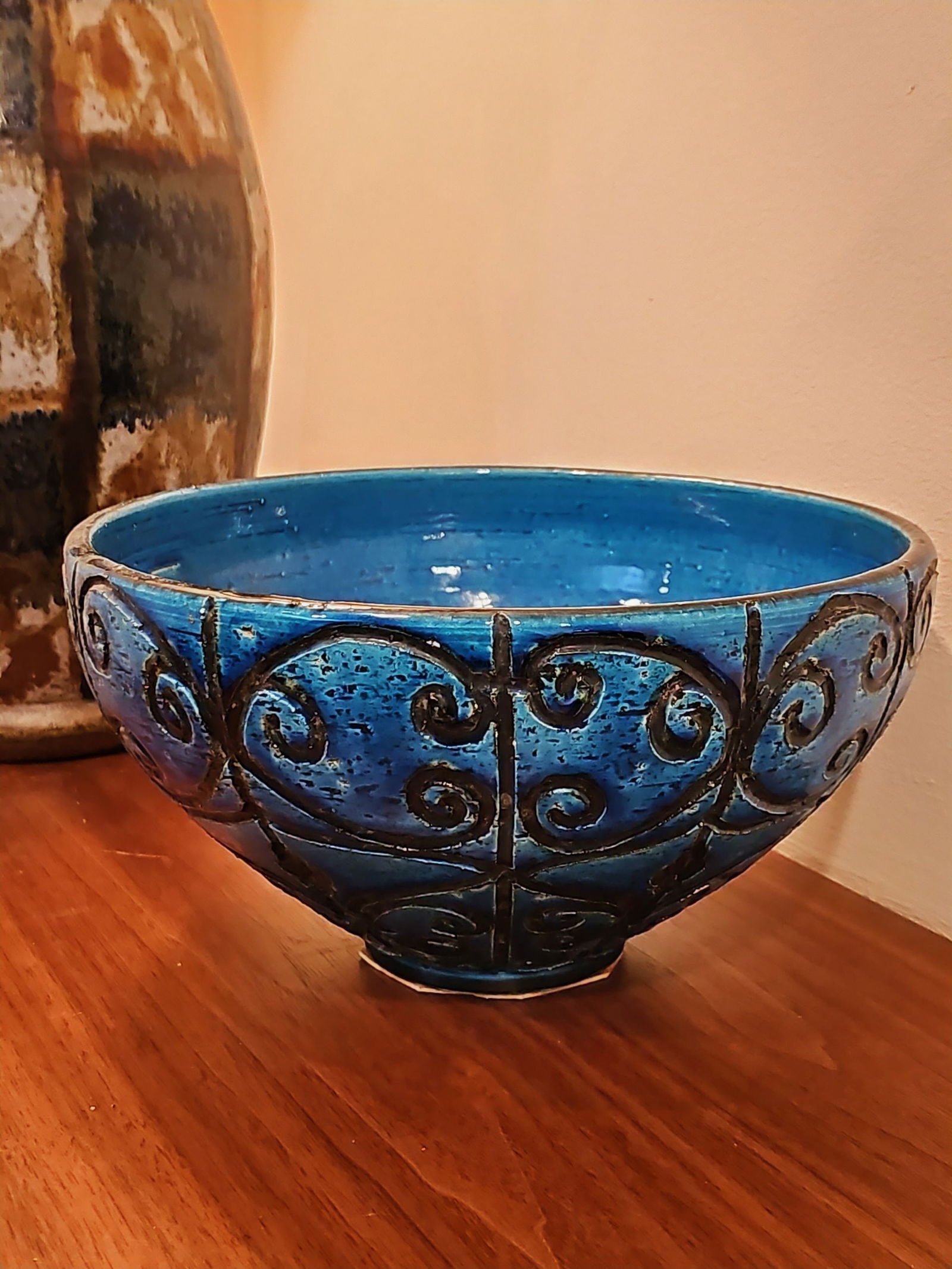 Large Mid-Century Rimini Blu Pottery Bowl by Aldo Londi for Bitossi, Italy 1960s: Large Mid-Century Rimini Blu Pottery Bowl by Aldo Londi for Bitossi Italy, 1960s5.3/4"H X 10.1/4"D BY BIDDING ON ANY ITEM, ALL BIDDERS ARE ENTERING INTO A CONTRACT AND AGREE TO ABIDE BY AND ACCE