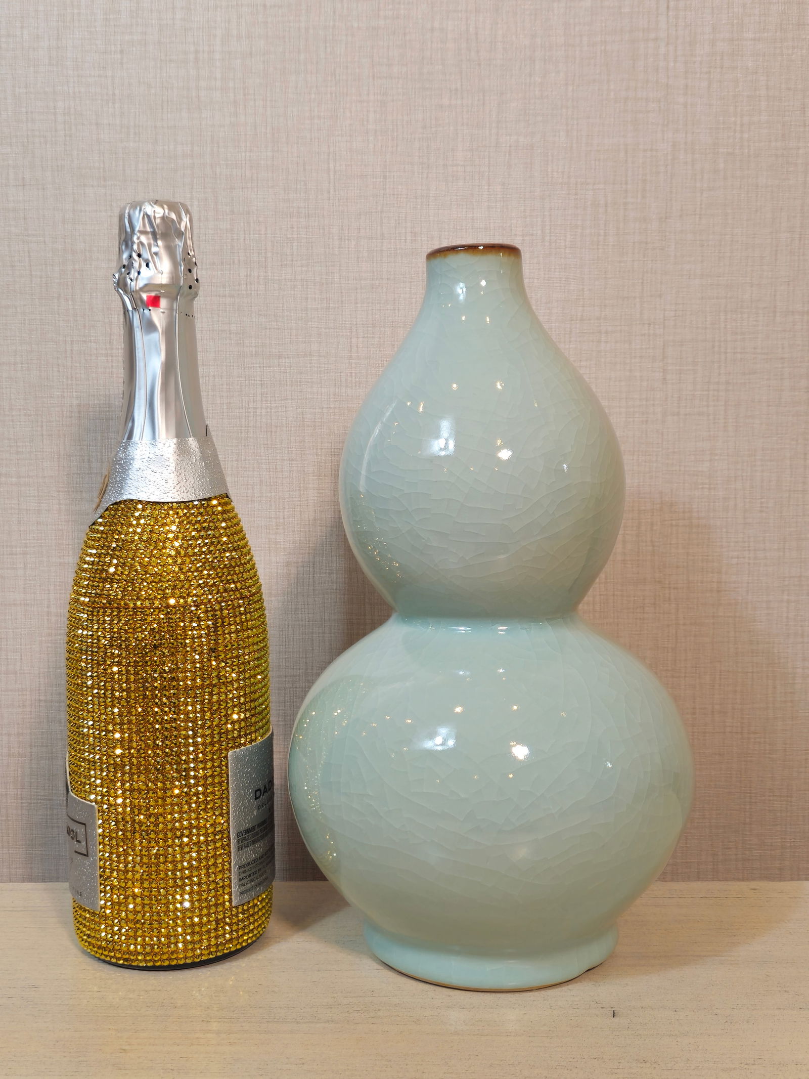 Vintage Glazed Chinese Porcelain Ge Yao Meiping Vase 12": Vintage Glazed Chinese Porcelain Ge Yao Meiping Vase 12"BY REGISTERING FOR THIS SALE AND BIDDING ON ANY ITEM, ALL BIDDERS ARE ENTERING INTO A CONTRACT AND AGREE TO ABIDE BY AND ACCEPT THESE TERMS OF S