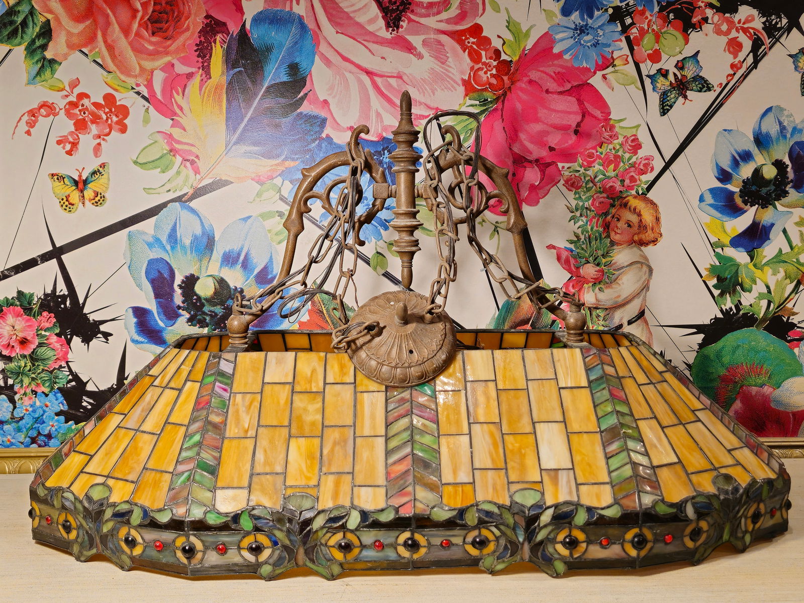 Tiffany Style Stained Glass Billiard Pendant Light Fixture 17"D X 35"W: Tiffany Style Stained Glass Billiard Pendant Light Fixture 17"D X 35"WBY REGISTERING FOR THIS SALE AND BIDDING ON ANY ITEM, ALL BIDDERS ARE ENTERING INTO A CONTRACT AND AGREE TO ABIDE BY AND ACCEPT TH