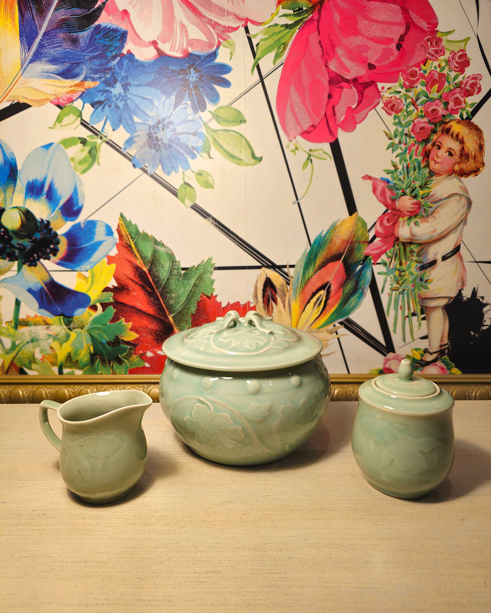 Chinese Porcelain Celadon Lidded Pot Creamer And Sugar: Chinese Porcelain Celadon Lidded Pot Creamer And SugarBY REGISTERING FOR THIS SALE AND BIDDING ON ANY ITEM, ALL BIDDERS ARE ENTERING INTO A CONTRACT AND AGREE TO ABIDE BY AND ACCEPT THESE TERMS OF SAL