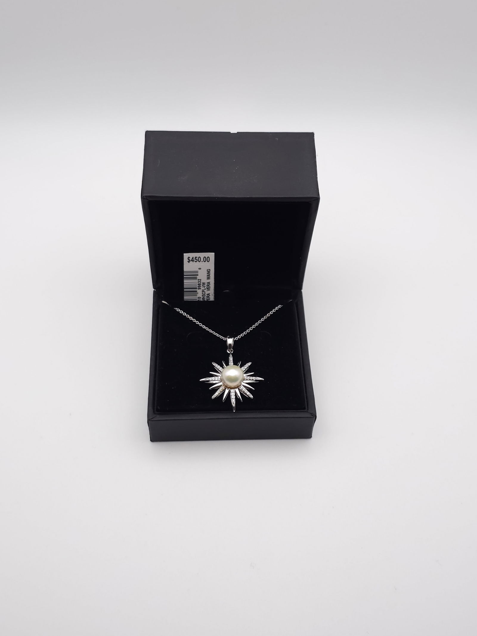 Vera Wang Sterling Silver With 1/10 Ct Diamond Pendant Necklace: Vera Wang Sterling Silver With 1/10 Ct Diamond Pendant Necklace.BY REGISTERING FOR THIS SALE AND BIDDING ON ANY ITEM, ALL BIDDERS ARE ENTERING INTO A CONTRACT AND AGREE TO ABIDE BY AND ACCEPT THESE TE