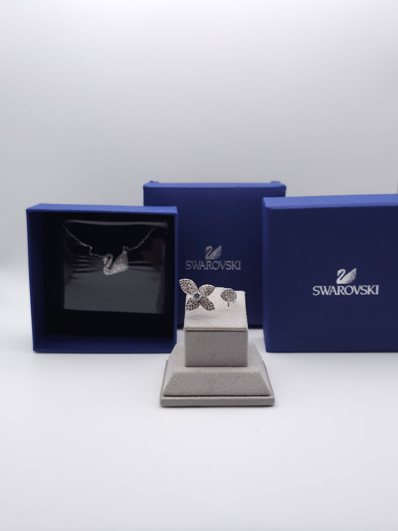 New Swarovski Swan Pendant Necklace And Flower Open Ring (1 of 5)
