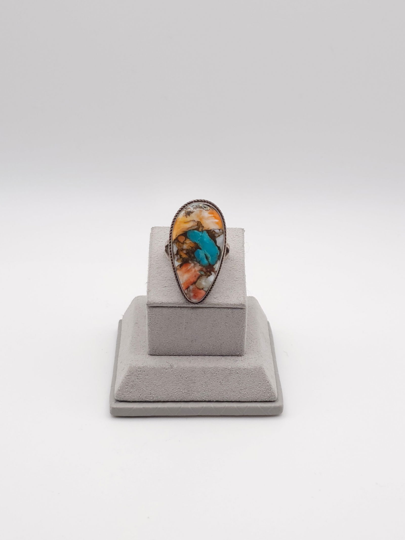 Oyster Turquoise 925 Sterling Silver Large Ring: Oyster Turquoise 925 Sterling Silver Large RingBY REGISTERING FOR THIS SALE AND BIDDING ON ANY ITEM, ALL BIDDERS ARE ENTERING INTO A CONTRACT AND AGREE TO ABIDE BY AND ACCEPT THESE TERMS OF SALE. PLEA