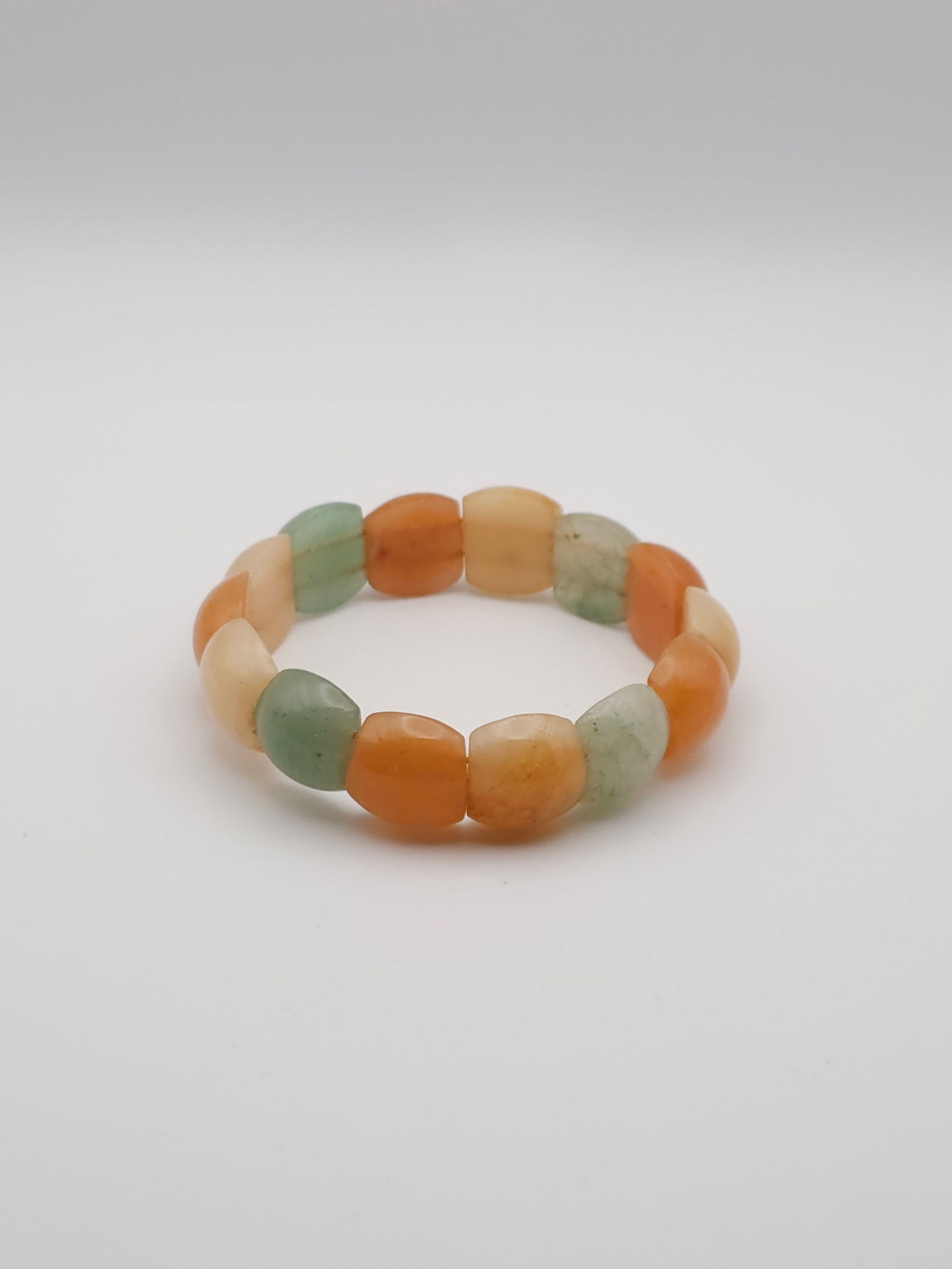 Multi Color Natural Jade Bead Bracelet: Multi Color Natural Jade Bead Bracelet BY REGISTERING FOR THIS SALE AND BIDDING ON ANY ITEM, ALL BIDDERS ARE ENTERING INTO A CONTRACT AND AGREE TO ABIDE BY AND ACCEPT THESE TERMS OF SALE. PLEASE READ