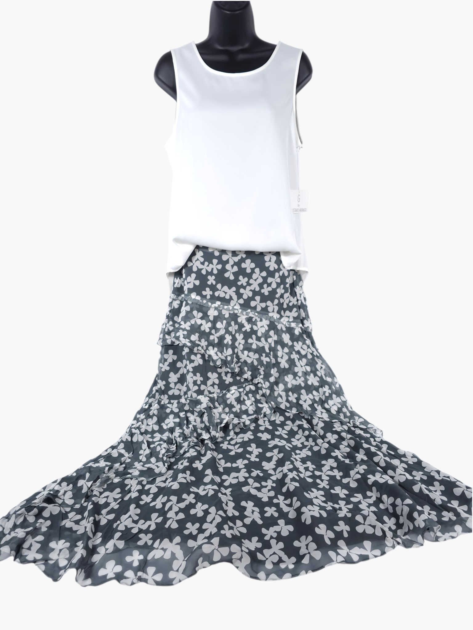 White Sleeveless Tank Top By The Brand G By Gustavo Arango Size M And Floral Print Skirt Fits S/M: White Sleeveless Tank Top By The Brand G By Gustavo Arango Size M And Floral Print Skirt Fits S/MBY REGISTERING FOR THIS SALE AND BIDDING ON ANY ITEM, ALL BIDDERS ARE ENTERING INTO A CONTRACT AND AGRE