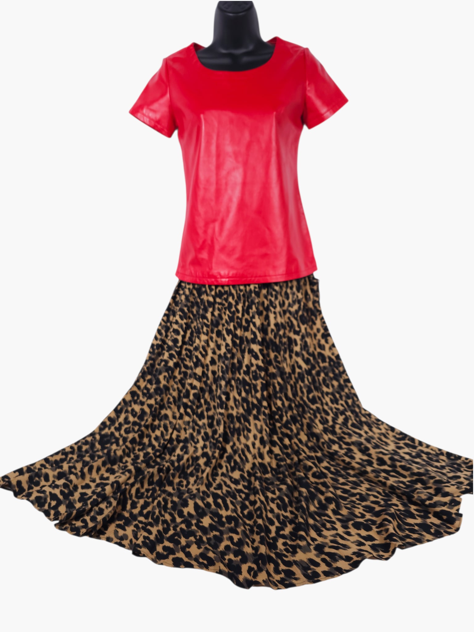 Faux Leather T Shirt Size M And Halogen Skirt Size S: Faux Leather T Shirt Size M And Halogen Skirt Size SBY REGISTERING FOR THIS SALE AND BIDDING ON ANY ITEM, ALL BIDDERS ARE ENTERING INTO A CONTRACT AND AGREE TO ABIDE BY AND ACCEPT THESE TERMS OF SALE.