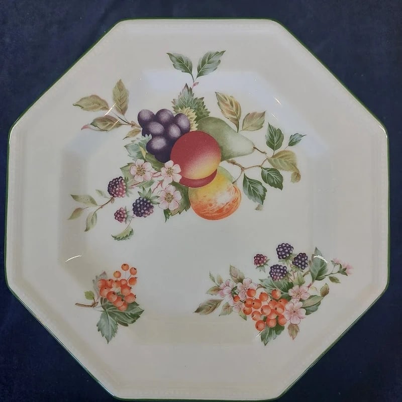 Johnson Brothers Fresh Fruit 21cm Plate: Size:/. Condition: Good used condition. Provenance: From Philadelphia PA estate. In house shipping is available for this item. All the items AS IS, please join the auction preview for the condition De