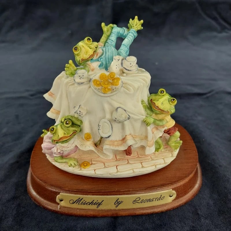 Mischief by Leonardo Little Nook Village Boxed Ornament: Size:/. Condition: Good used condition. Provenance: From Philadelphia PA estate. In house shipping is available for this item. All the items AS IS, please join the auction preview for the condition De