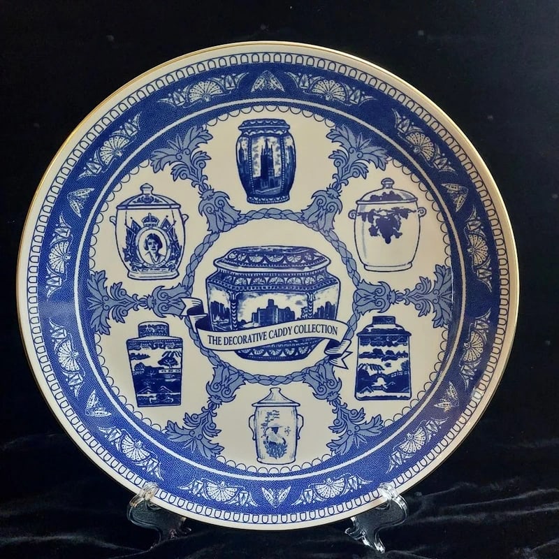 Vintage Decorative Caddy Mason's Plate: Size:/. Condition: Good used condition. Provenance: From Philadelphia PA estate. In house shipping is available for this item. All the items AS IS, please join the auction preview for the condition De