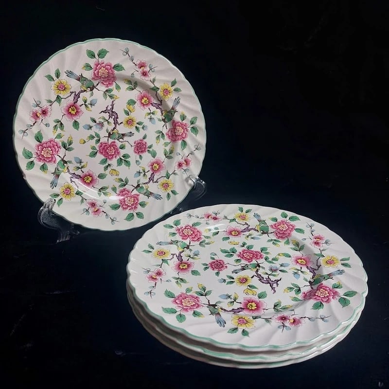 Vintage James Kent Chinese Rose Side Plates: Size:/. Condition: Good used condition. Provenance: From Philadelphia PA estate. In house shipping is available for this item. All the items AS IS, please join the auction preview for the condition De