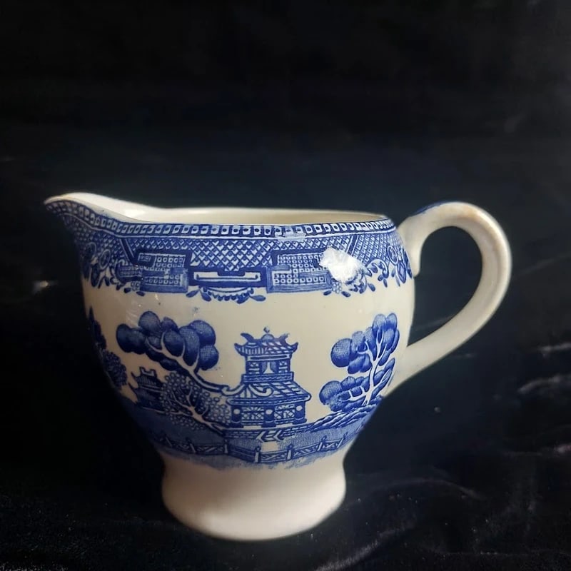 Vintage Alfred Meakin Old Willow Milk Jug (1 of 1)