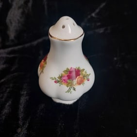 Royal Albert Old Country Roses Pepper Pot